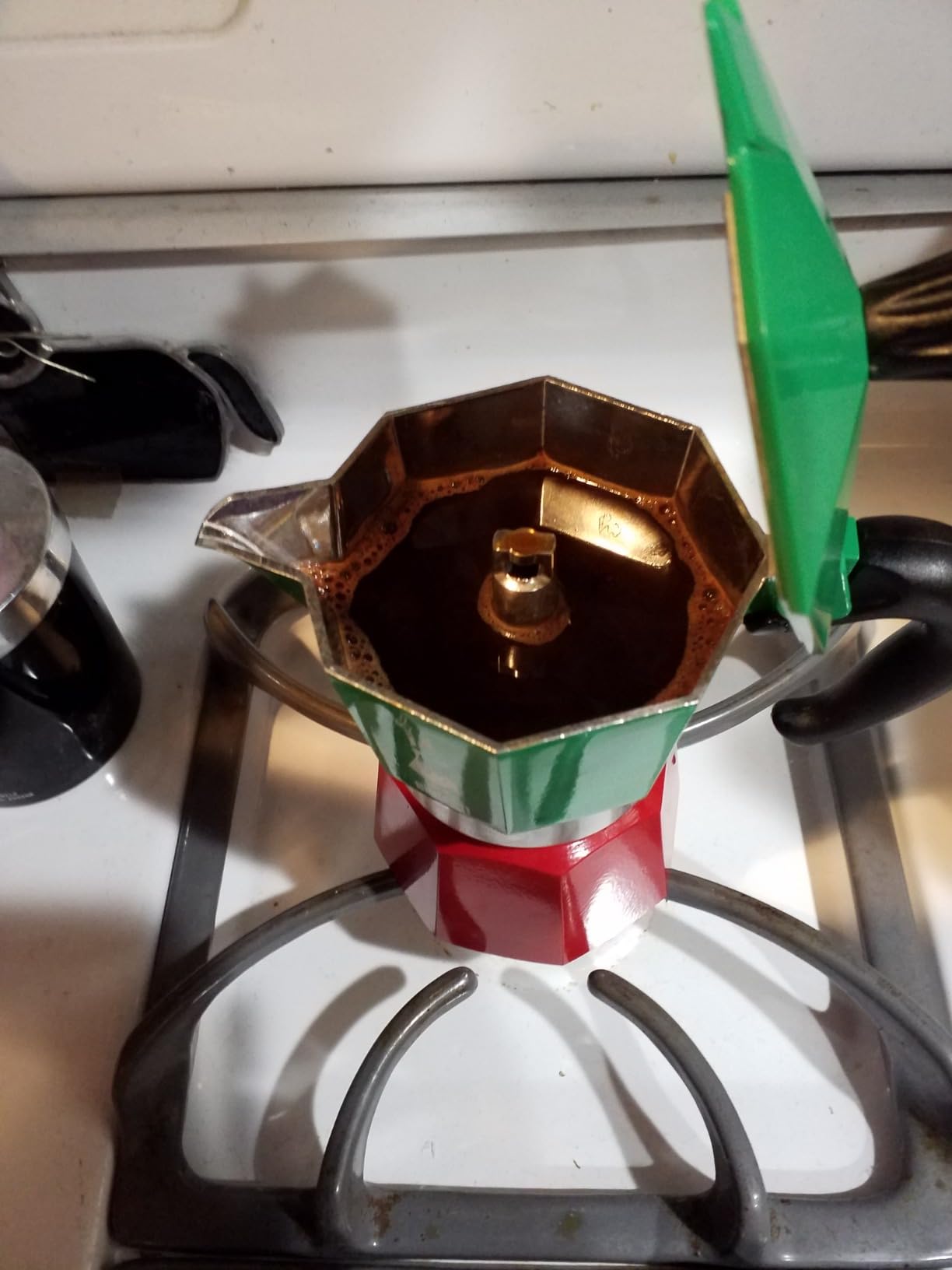 Bialetti Moka Express Iconic Italian Stovetop Espresso Maker (Natural Silver, 6 Cups) customer photo 1