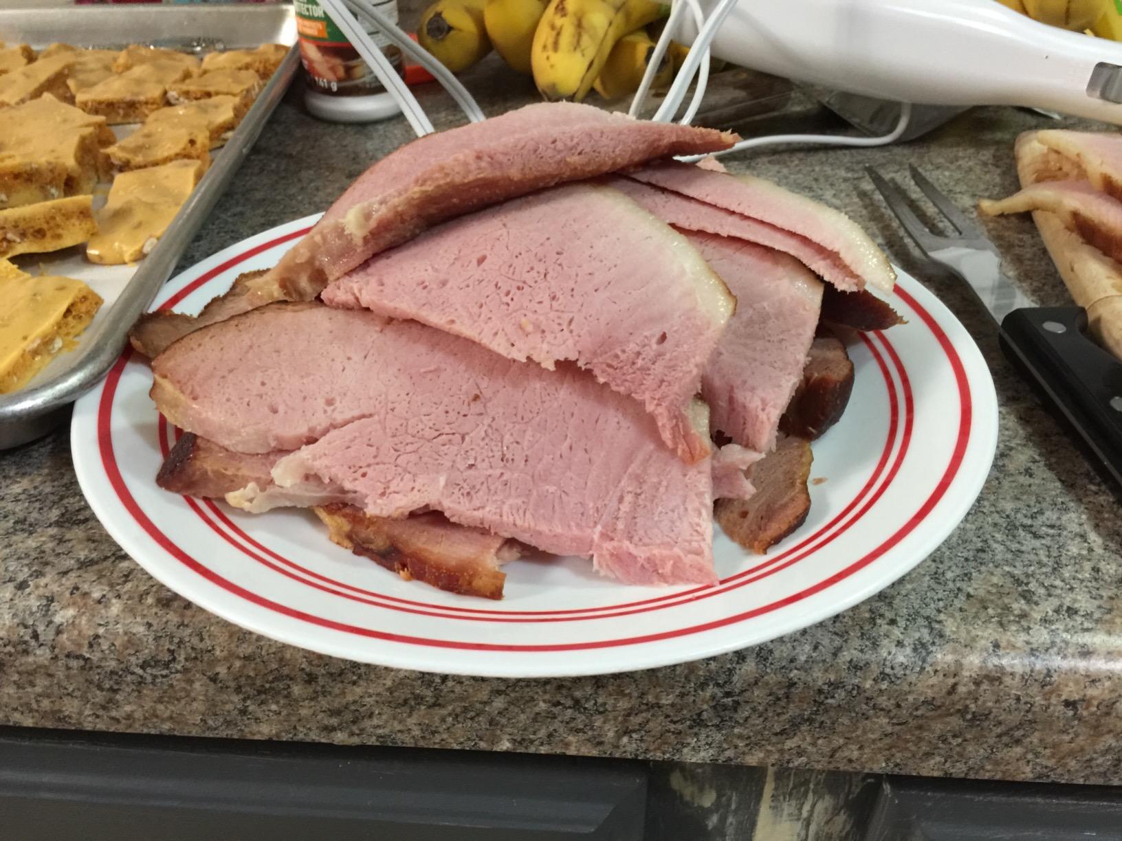 Hamilton Beach Electric Knife Set for Carving Meats, Poultry, Bread, Crafting Foam & More, Reciprocating Serrated Stainless Steel Blades, Ergonomic Design Storage Case + Fork Included, 5Ft Cord, White customer photo 1