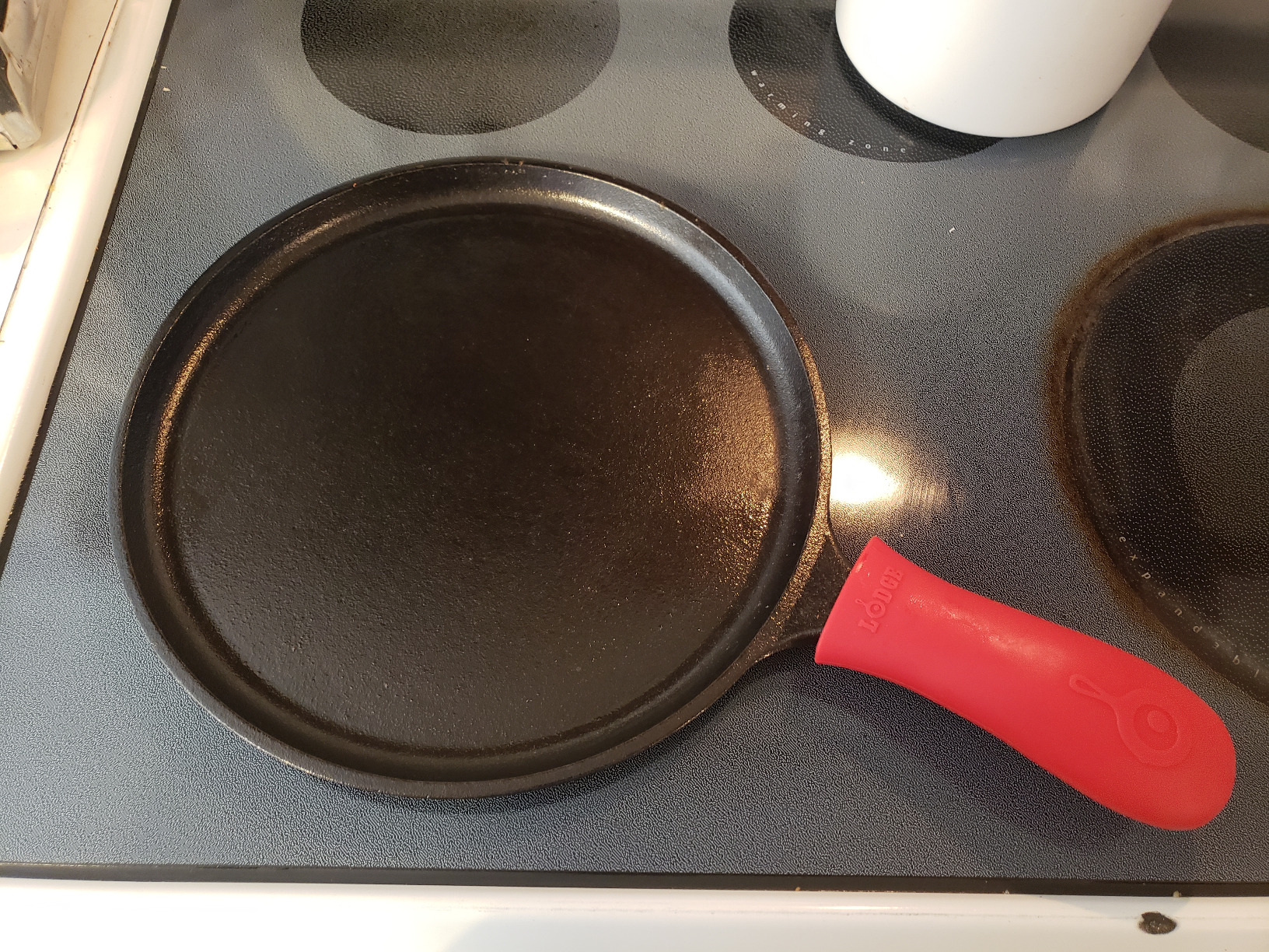 Lodge L9OG3 Cast Iron Round Griddle, Pre-Seasoned, 10.5-inch - Made in USA customer photo 2