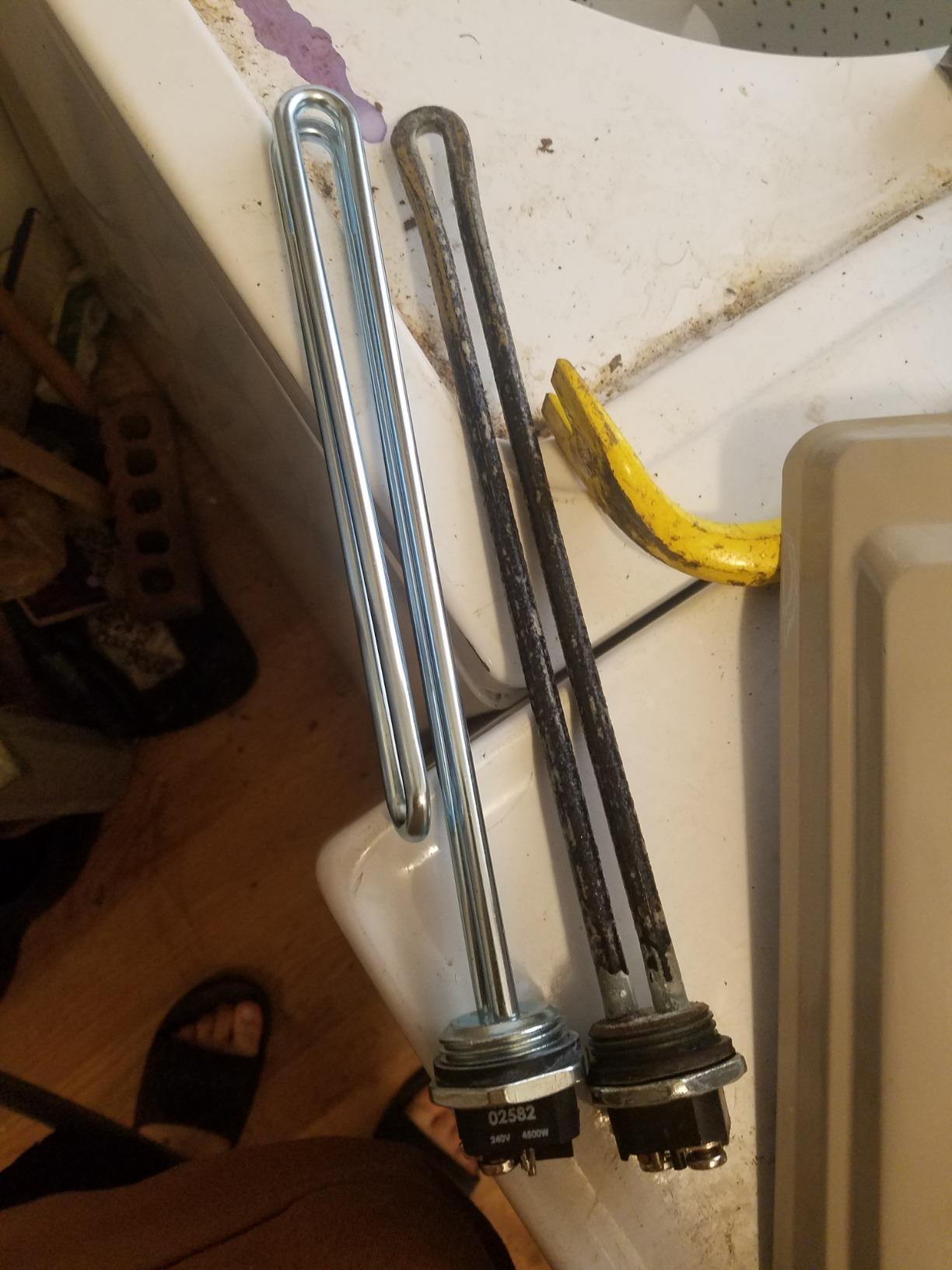Camco 4500W 240V Screw-in Foldback Water Heater Element | Low Watt Density (02583) - Customer Photo 1
