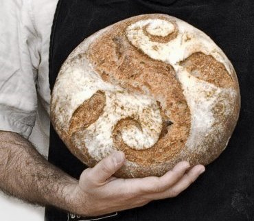 Lodge 5 Quart Cast Iron Double Dutch Oven – Pre-Seasoned – Lid Converts to 10.25