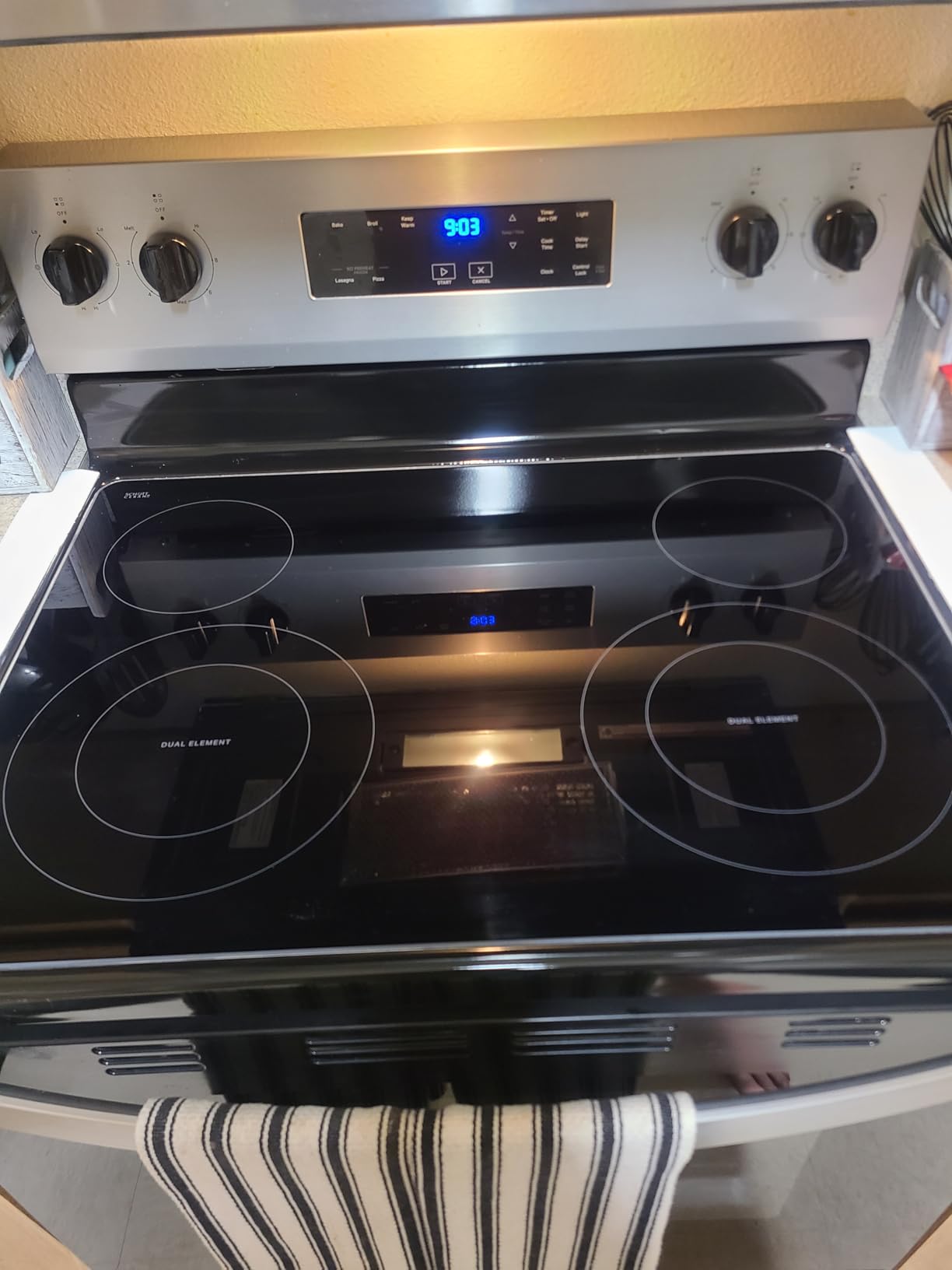 HOPE'S Perfect Cooktop Glass and Ceramic Cooktop and Stove Top Cleaner, Fast Acting and Removes Burnt on Stains from Glass Ceramic Smooth Top Ranges with its No Rinse Formula, 10.6 Oz, Pack of 1 - Customer Photo 2