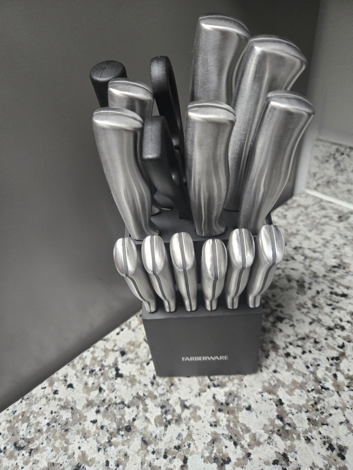 Farberware 15-Piece Kitchen Knife Set, High-Carbon Stainless Steel Blades with Wood Block, Steak Knives, Sharpening Tool & All-Purpose Shears, Razor Sharp, Ergonomic Stainless Steel Handles customer photo 2