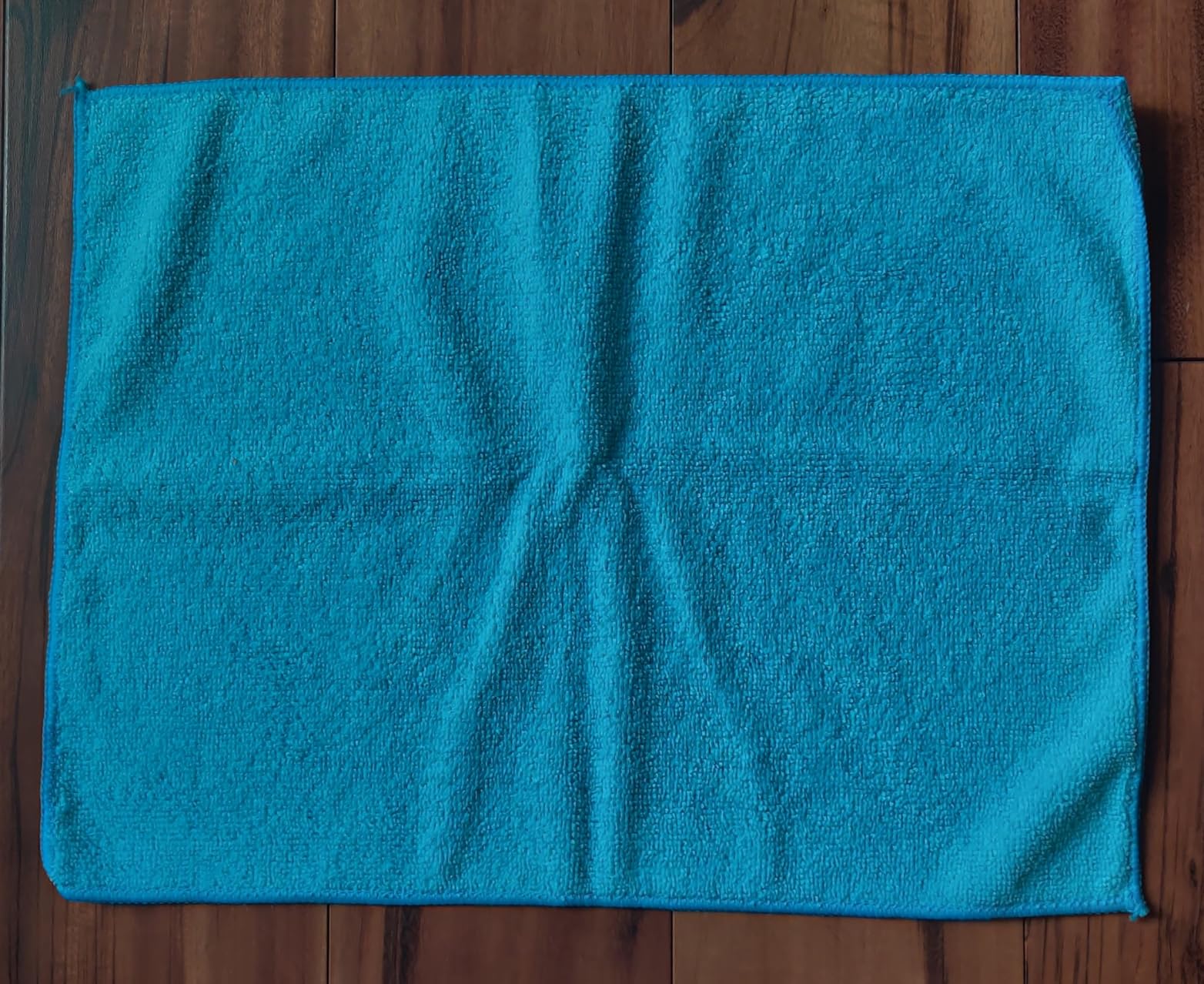 Amazon Basics Microfiber Cleaning Cloths, Ultra Absorbent, Lint Free, Streak Free, Non-Abrasive, Reusable and Washable, 16