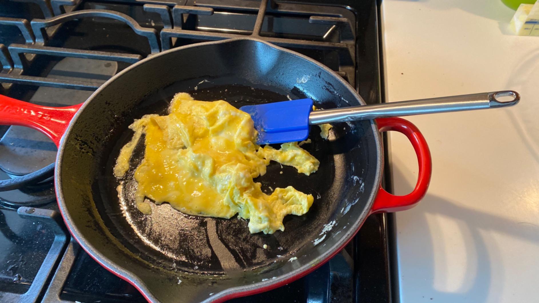 Le Creuset Enameled Cast Iron Signature Iron Handle Skillet, 11.75