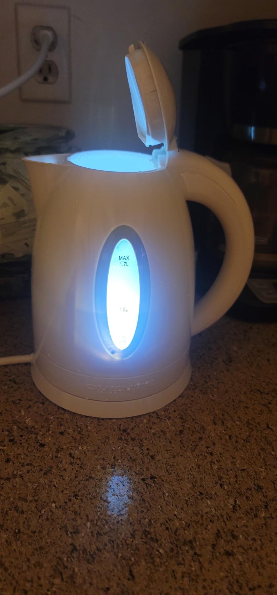 OVENTE Electric Kettle, 1.7L Fast Boiling Water Heater for Coffee or Tea, BPA Free with Water Level Gauge, Auto Shut-Off, Boil-Dry Protection, Indicator Light and Removable Filter, White KP72W customer photo 2