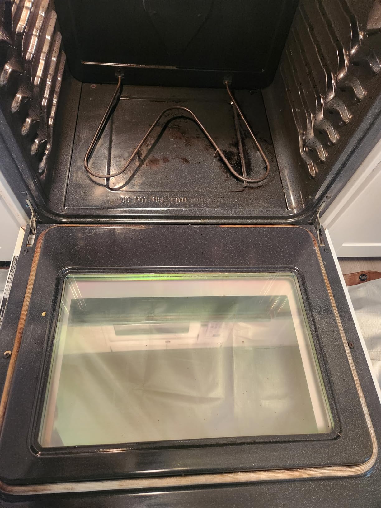 Goo Gone Oven and Grill Cleaner - 28 Ounce - Removes Tough Baked On Grease and Food Spills Surface Safe customer photo 1