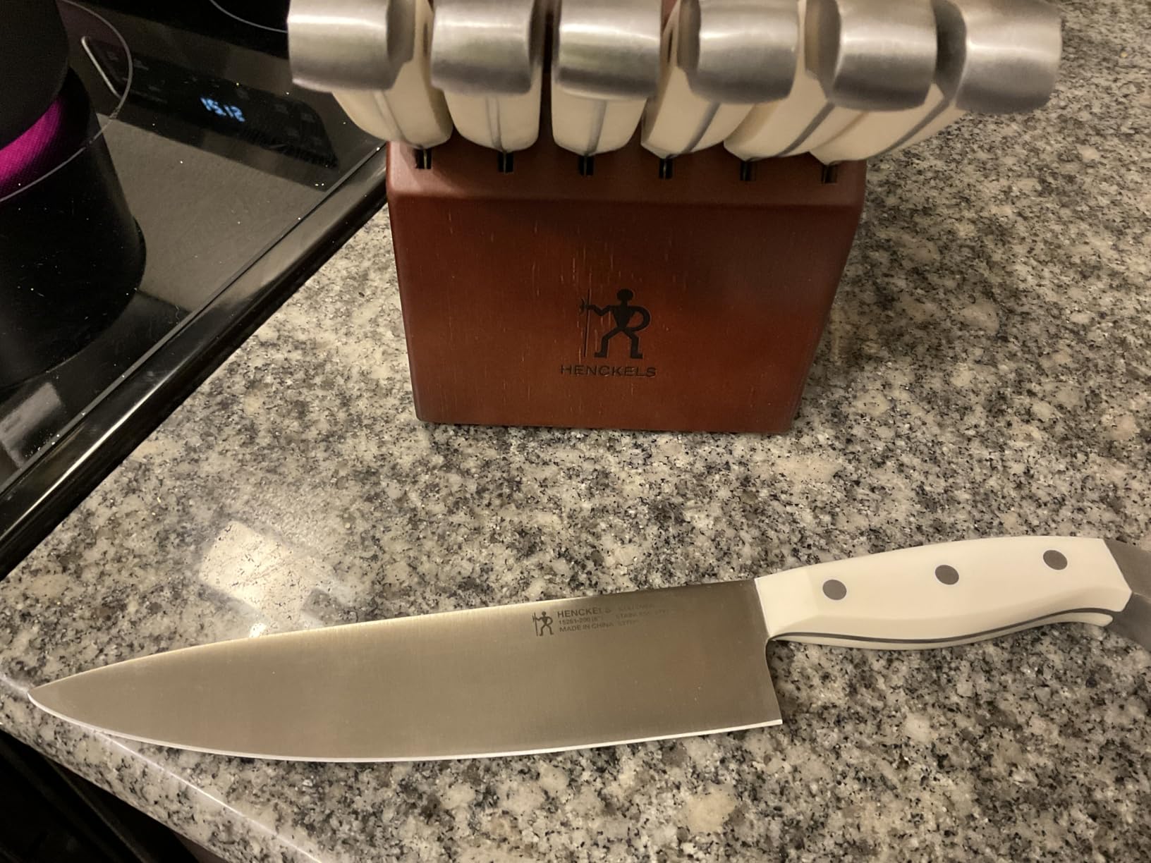 HENCKELS Statement Premium Quality 15-Piece Set with Block, Natural, Razor-Sharp, German Engineered Informed by 100+ Years of Mastery, Lightweight and Strong, Dishwasher Safe - Customer Photo 1