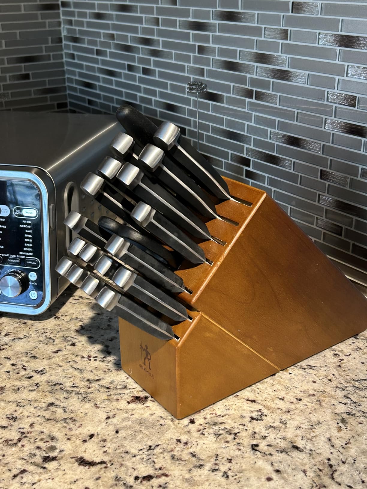 HENCKELS Statement Premium Quality 15-Piece Set with Block, Natural, Razor-Sharp, German Engineered Informed by 100+ Years of Mastery, Lightweight and Strong, Dishwasher Safe - Customer Photo 3