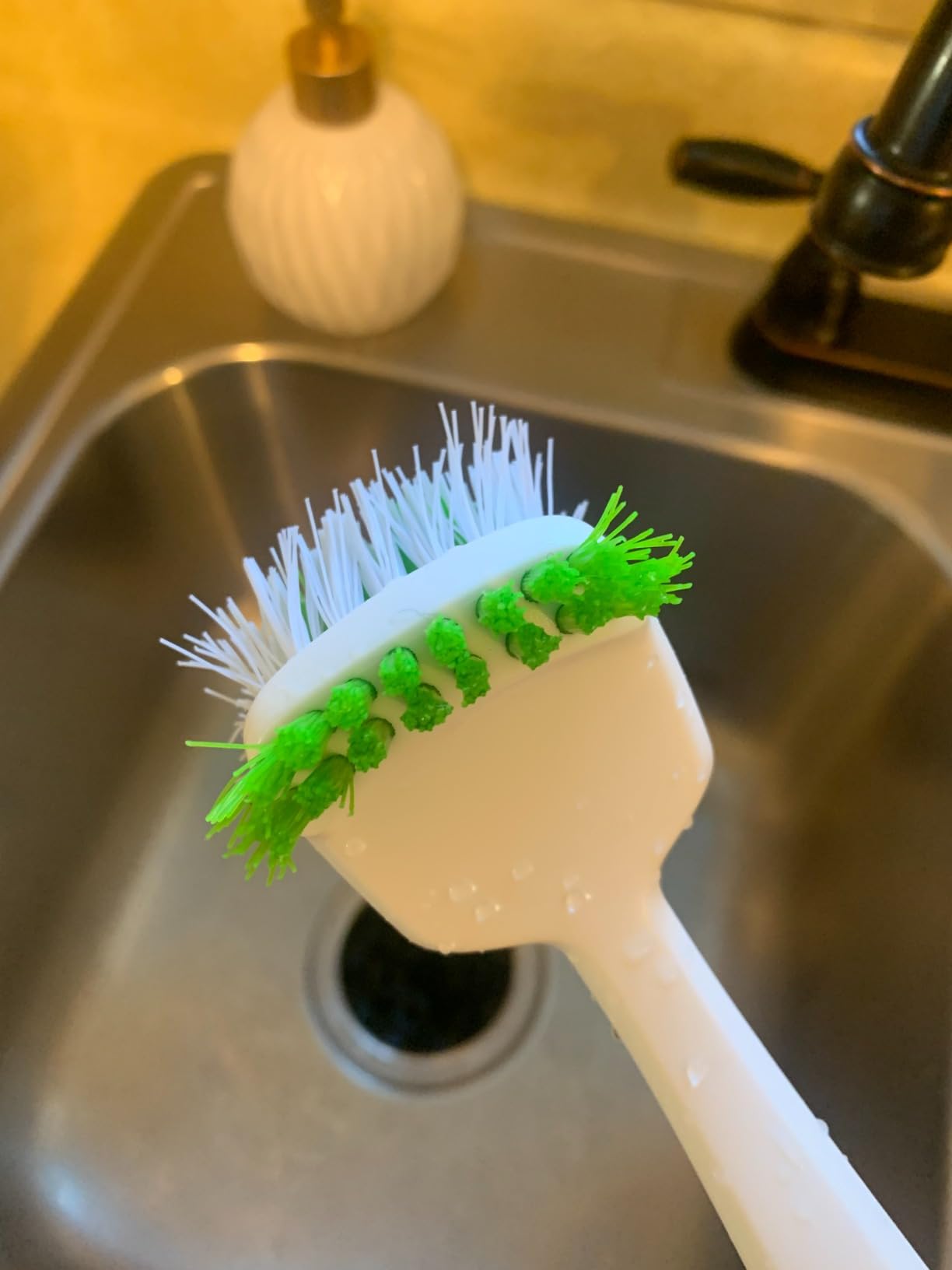 Scotch-Brite Pot + Pan Brush, Durable and Long Lasting Dish Brush with Handle for Scrubbing Stainless Steel, Outdoor Furniture, and Sinks without Scratching, Antimicrobial, and Rinses Clean customer photo 1