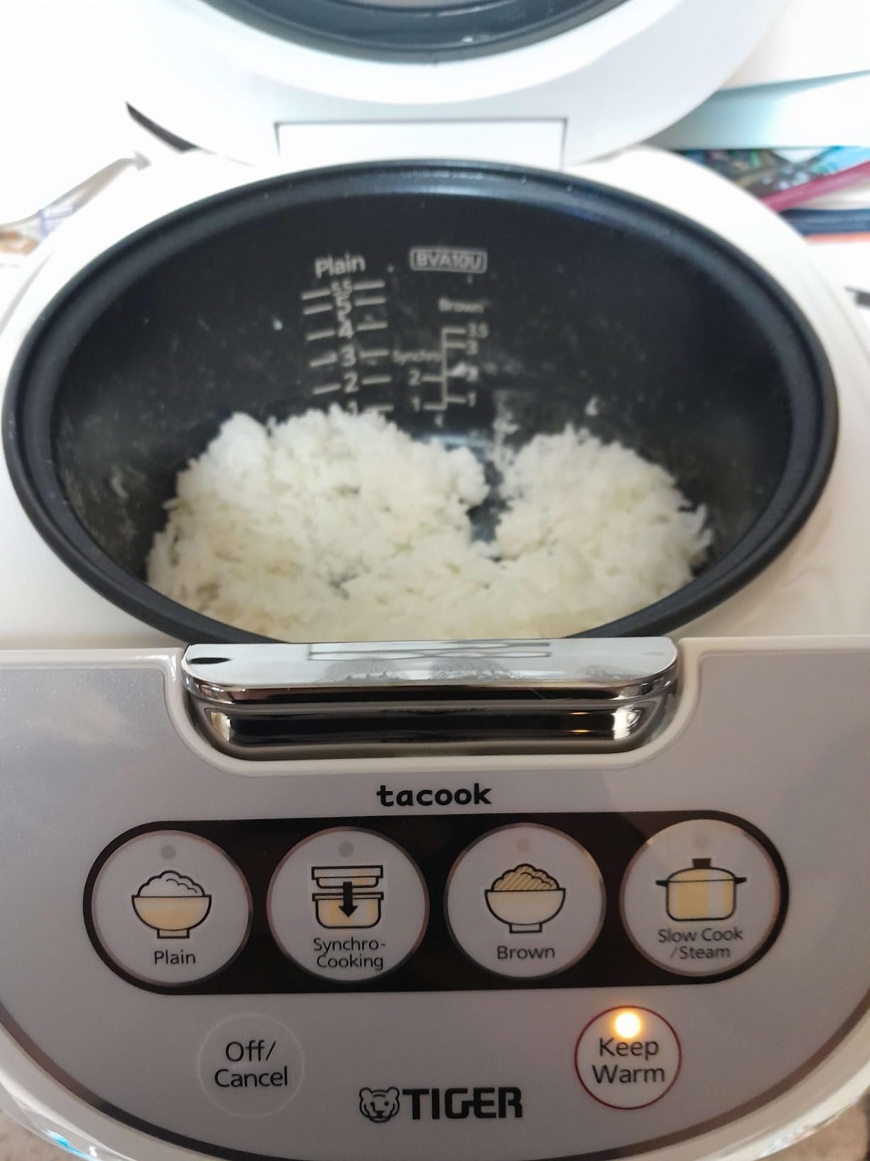 TIGER JBV-A10U 5.5-Cup (Uncooked) Micom Rice Cooker and Warmer with Tacook Food Steamer Cooking Tray Technology, White - Customer Photo 2
