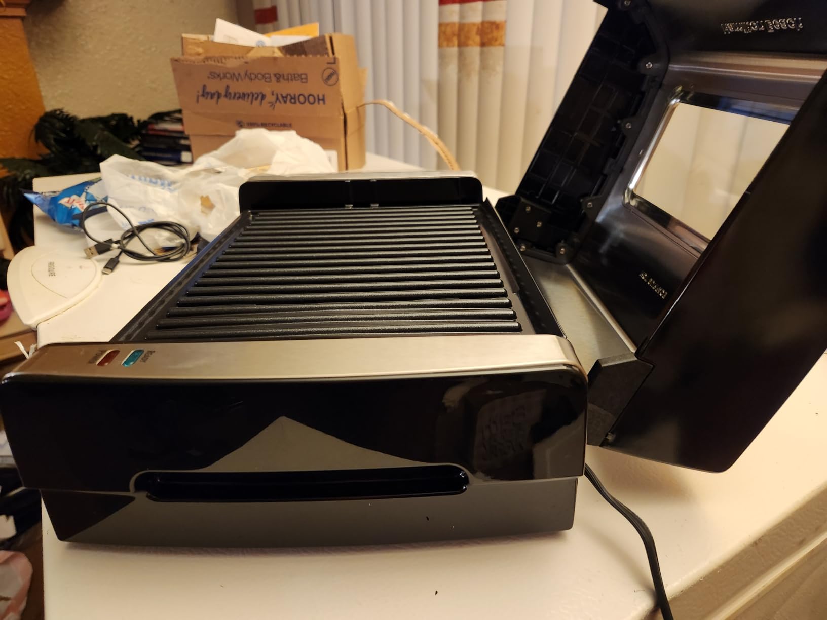 Hamilton Beach Electric Indoor Searing Grill with Viewing Window & Adjustable Temperature Control to 450F, 118 sq. in. Surface Serves 6, PFAS-Free Removable Nonstick Grate, Stainless Steel - Customer Photo 0