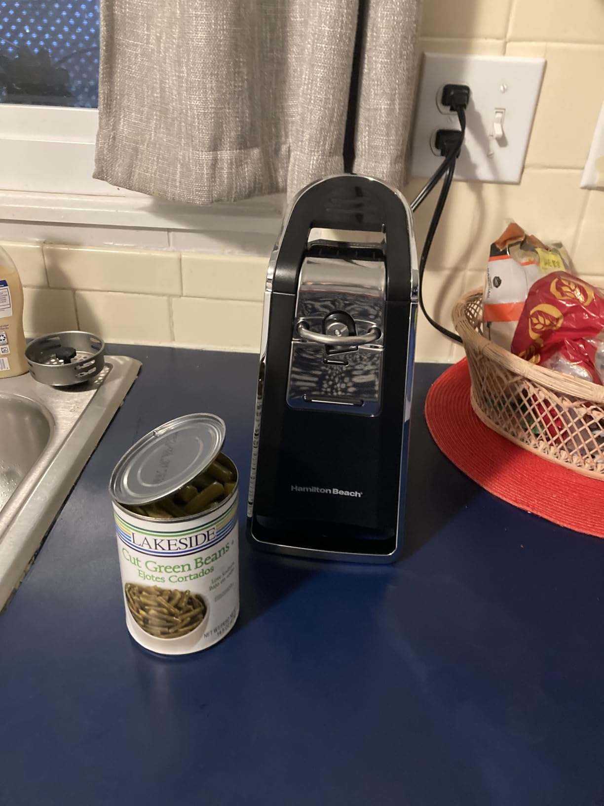 Hamilton Beach Smooth Touch Electric Automatic Can Opener with Easy Push Down Lever, Eliminates Sharp Edges, Opens All Standard-Size and Pop-Top Cans, Extra Tall, Black and Chrome (76606AG) - Customer Photo 2