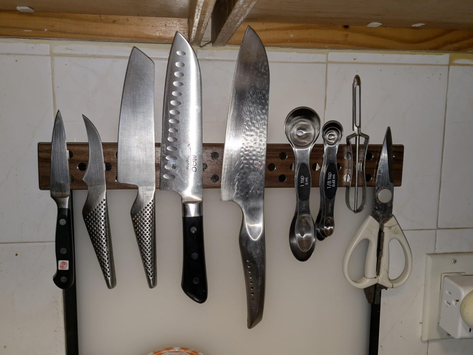 Magnetic Wooden Knife Bar Holder Strip, Cherry or Walnut, 12, 16, 20, or 24 Inch (16 Inch, Walnut) customer photo 1