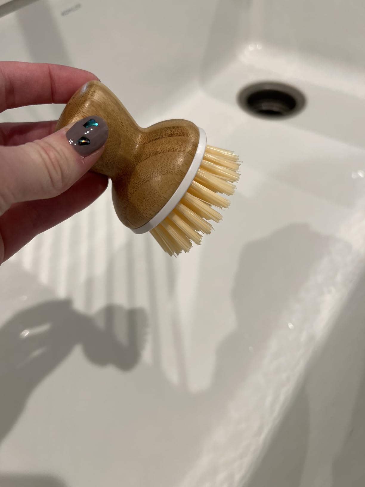 Full Circle Bubble Up Bamboo Dish Brush–Family Safe, Formaldehyde-Free– Ergonomic Palm Scrubber with Handle for Kitchen Cleaning, Dish Scrub Brush for Nonstick, Cast Iron & Sink,White - Customer Photo 4