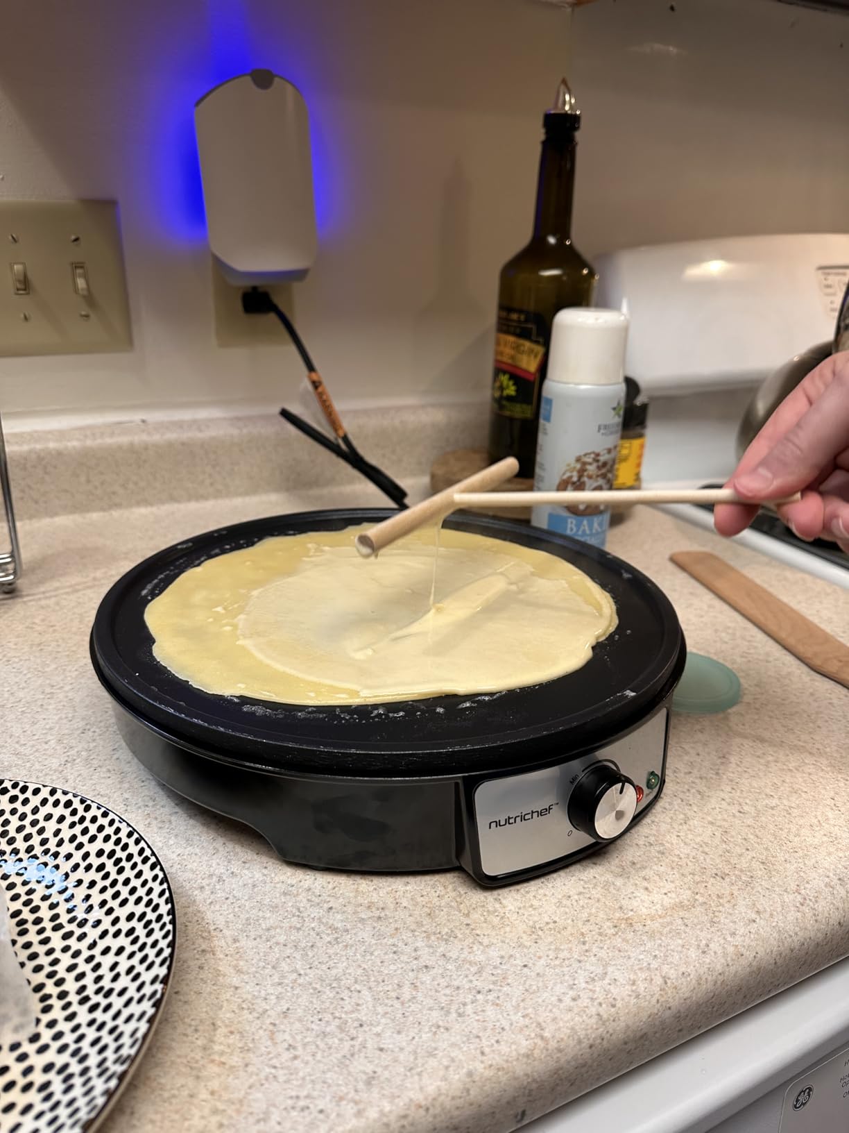 Nutrichef Electric Crepe Maker & Griddle Cooktop - Nonstick 12 Inch Aluminum Hot Plate with LED Indicator Lights & Adjustable Temperature Control - Wooden Spatula & Batter Spreader Included customer photo 2