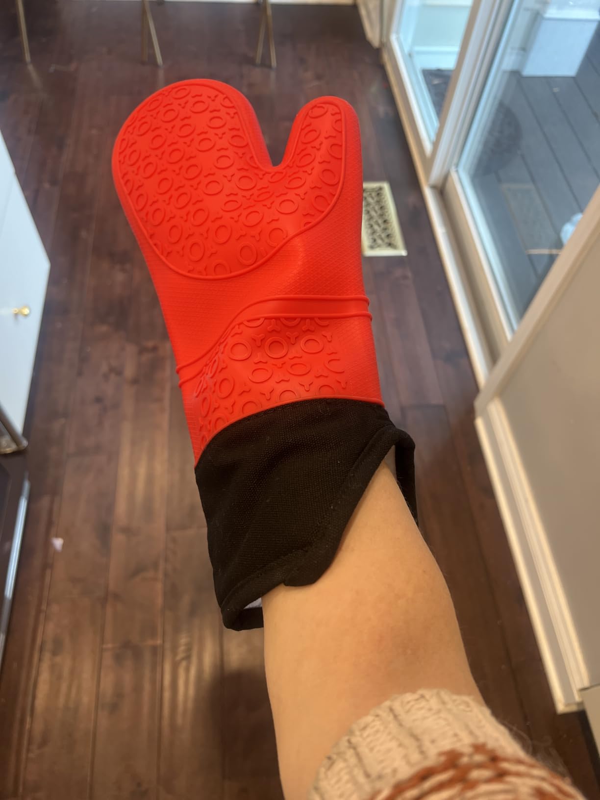 BPA-Free Silicone Oven Mitts Ultra Heat Resistant up to 500F - Oven Mitts with Thick Cotton Liner - Long Slip Resistant Pot Holders, Flexible Oven Gloves - Black 13.7