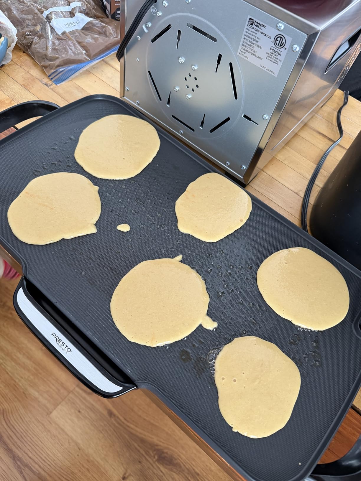 Presto 07062-22-Inch Ceramic Removable Handles Electric Griddle, Grey Ceramic - Customer Photo 3