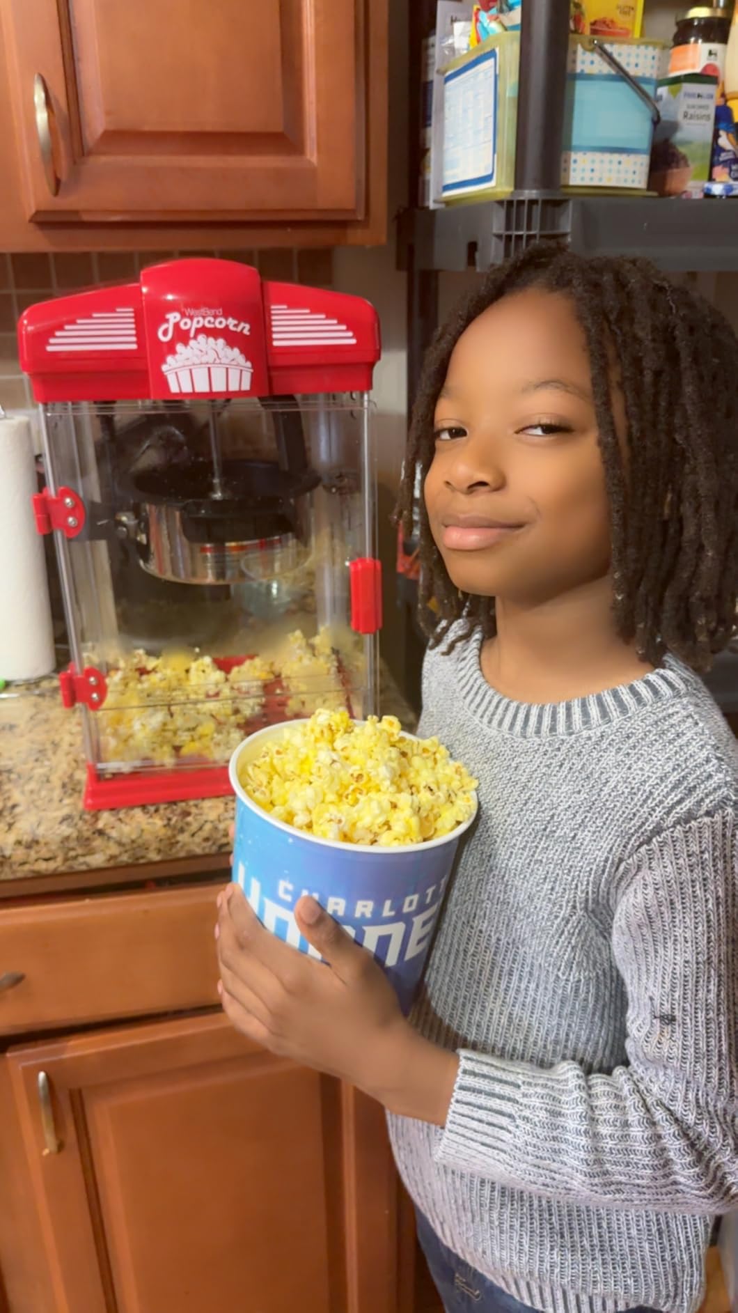 West Bend Stir Crazy Movie Theater Popcorn Popper, Gourmet Popcorn Maker Machine with Nonstick Popcorn Kettle, Measuring Tool and Popcorn Scoop for Popcorn Machine, 4-Qt., Red - Customer Photo 1