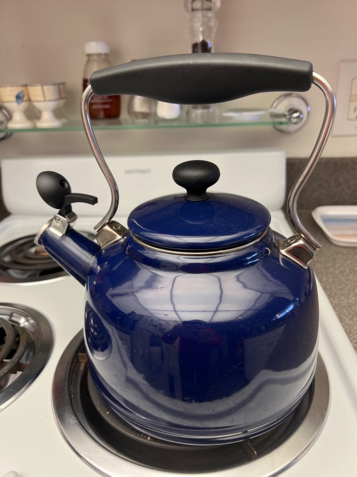 Chantal Tea Kettle, 1.7 QT, Vintage Series, Premium Enamel on Carbon Steel, Whistling, Even Heating & Quick Boil (Cobalt Blue) - Customer Photo 5