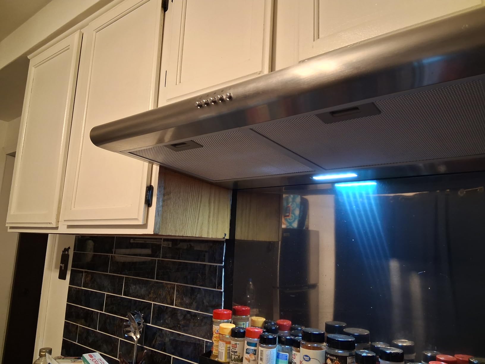 COSMO COS-5MU30 30 in. Delta Collection Ducted Under Cabinet Range Hood, Button Controls, Reusable Filters, LED Lights, Stainless Steel - Customer Photo 3