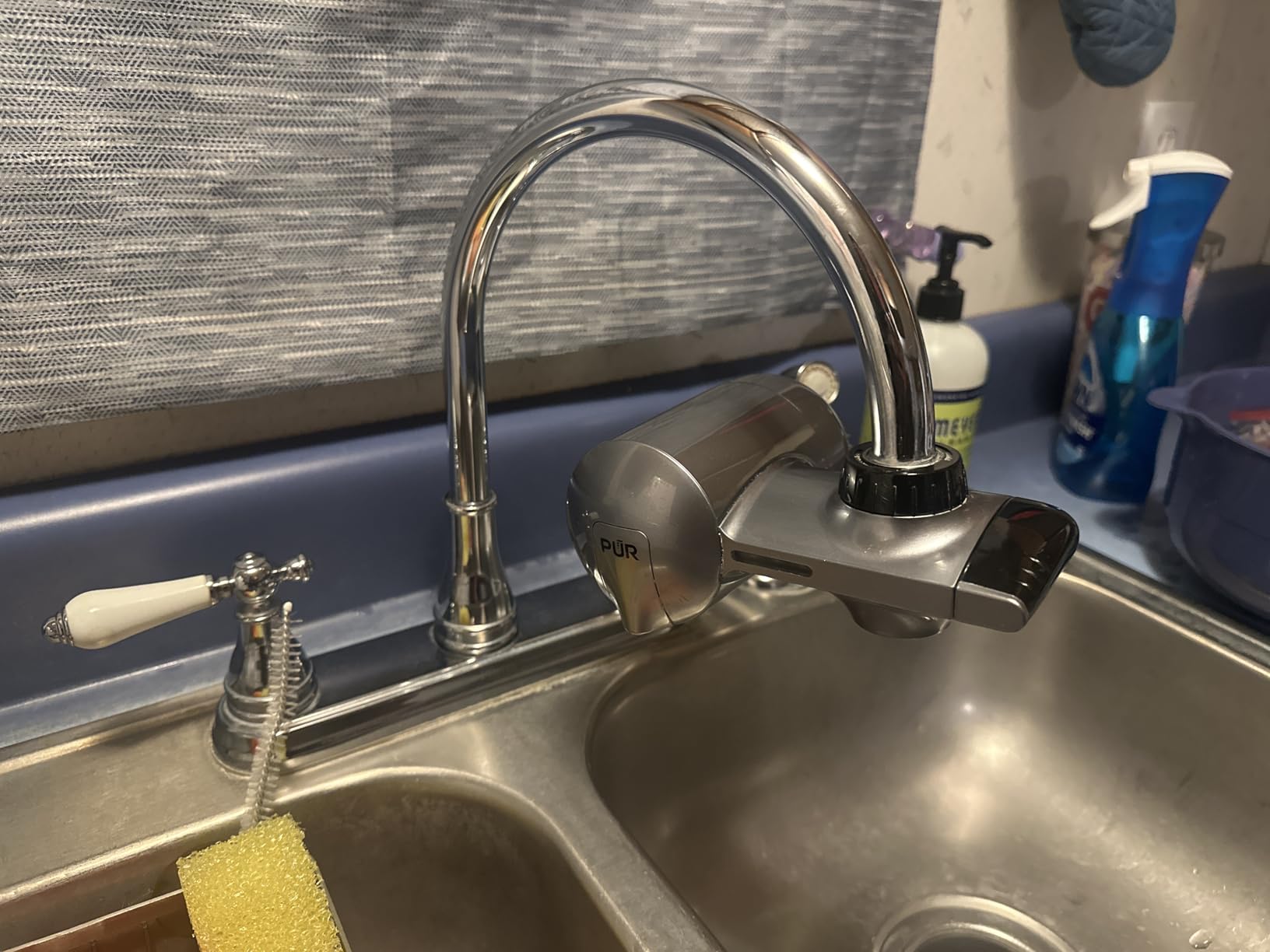PUR Plus Horizontal Faucet Mount Filtration System with 3-in-1 Lead Reducing Filter, Water Filter for Sink, Lasts 100 Gallons, Compatible with Sinks with External Aerators, Metallic Grey - Customer Photo 1