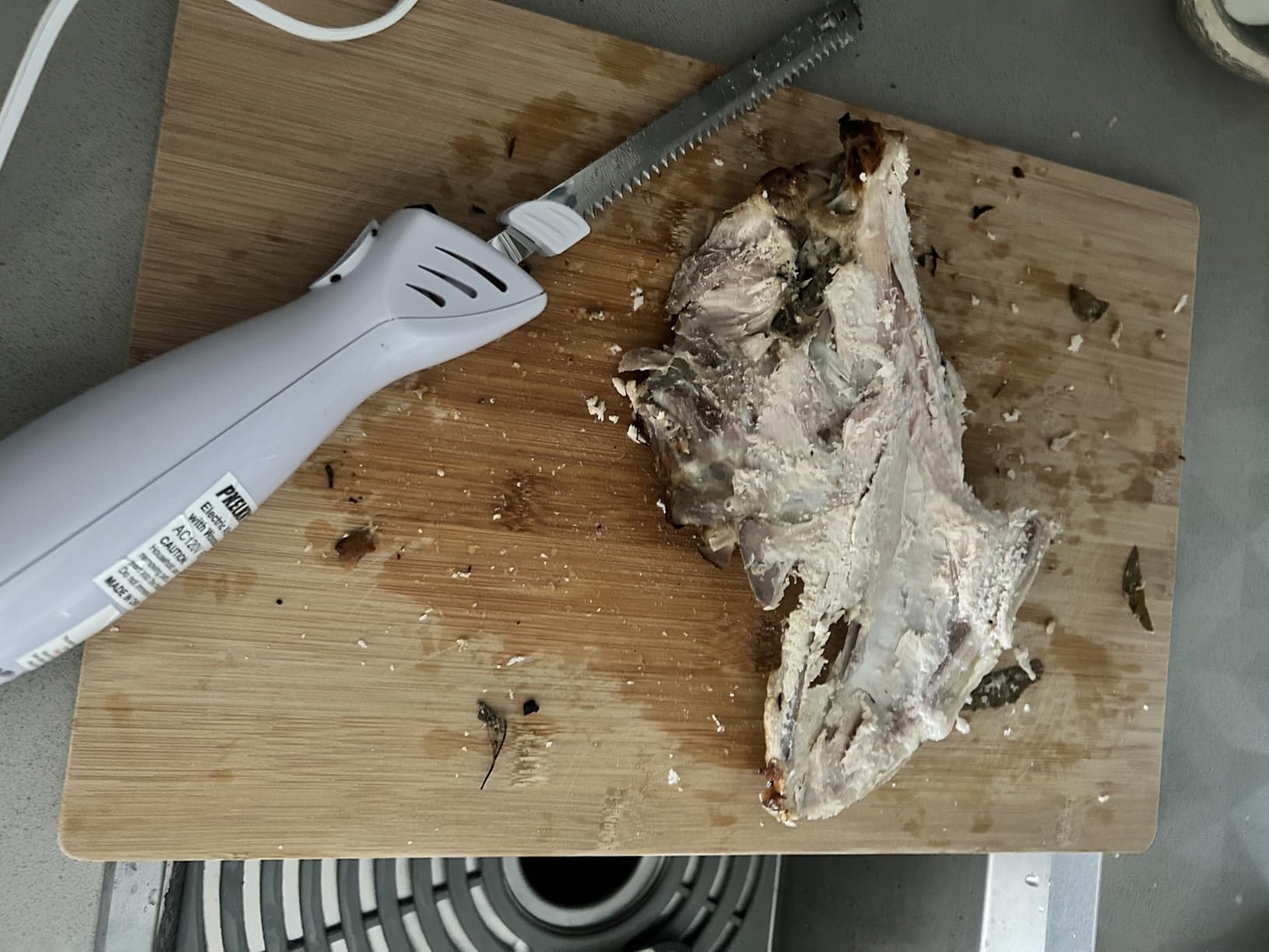 NutriChef Electric Carving Turkey Slicer Kitchen Knife | For Thanksgiving | Portable Electrical Food Cutter Knife Set with Carve Blades & Wood Stand | Cuts Meat, Bread, Cheese & Fruit | White customer photo 1