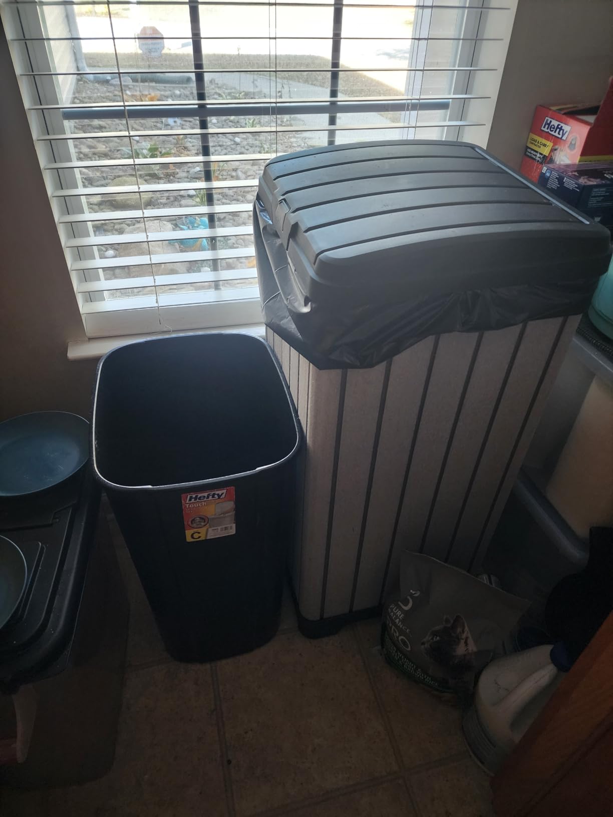 Keter Rockford Resin 38 Gallon Outdoor Kitchen Trash Can with Lid and Drip Tray for Easy Cleaning-Perfect for Patio Dining, Grey - Customer Photo 2