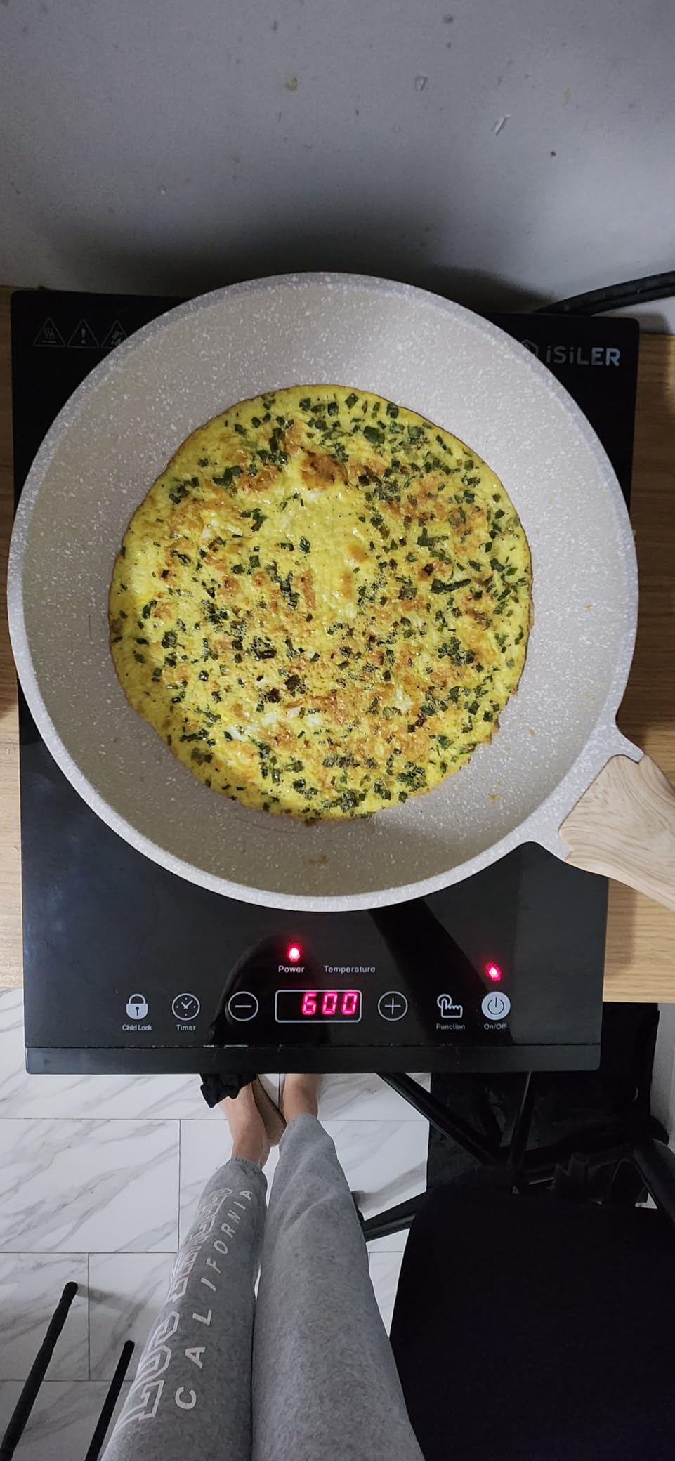 Portable Induction Cooktop, iSiLER 1800W Sensor Touch Electric Induction Cooker Hot Plate with Kids Safety Lock, 6.7