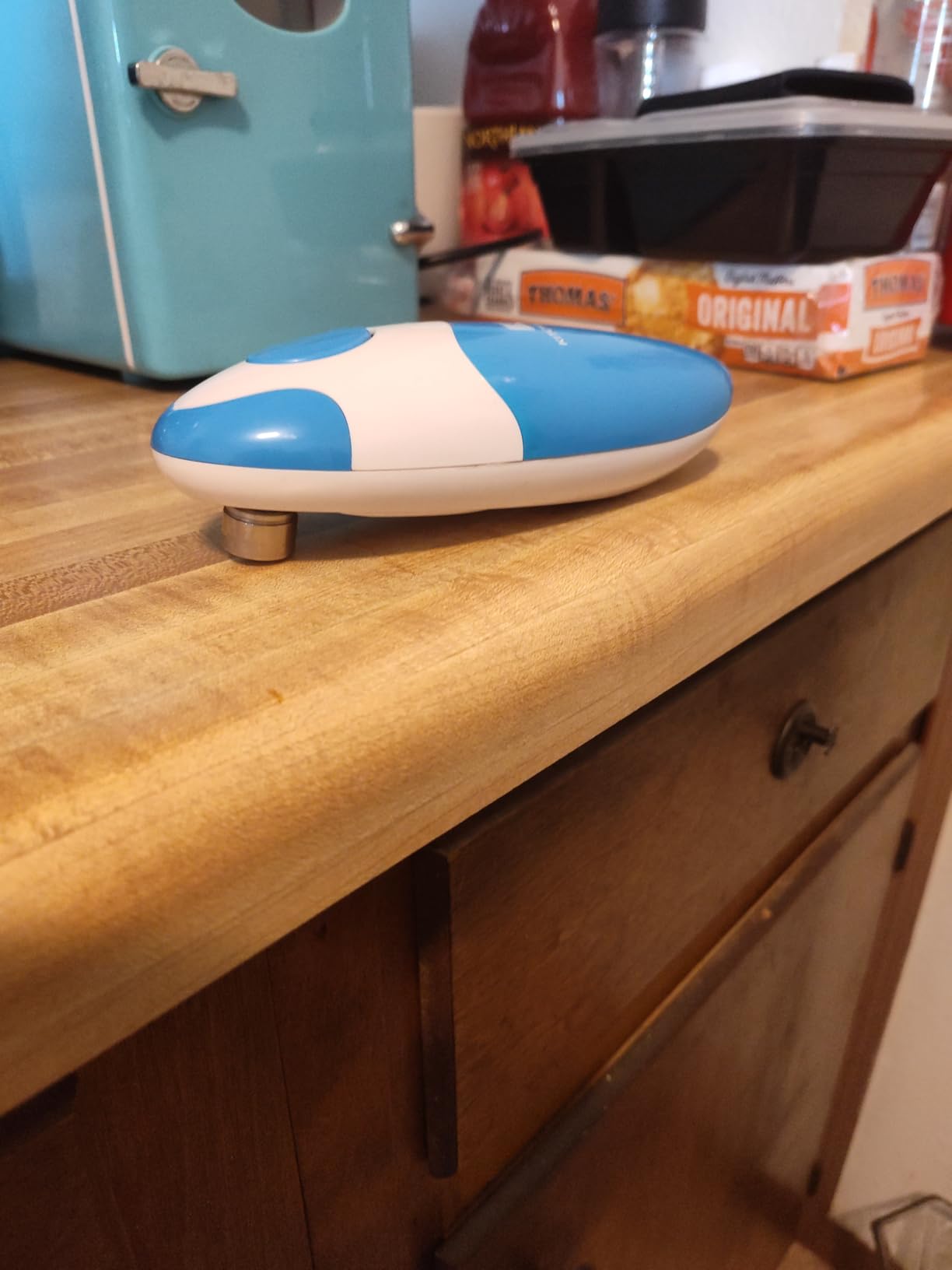 Kitchen Mama Auto Electric Can Opener: Open Your Cans with A Simple Press of Button - Automatic, Hands Free, Smooth Edge, Battery Operated, YES YOU CAN (Red) - Customer Photo 1