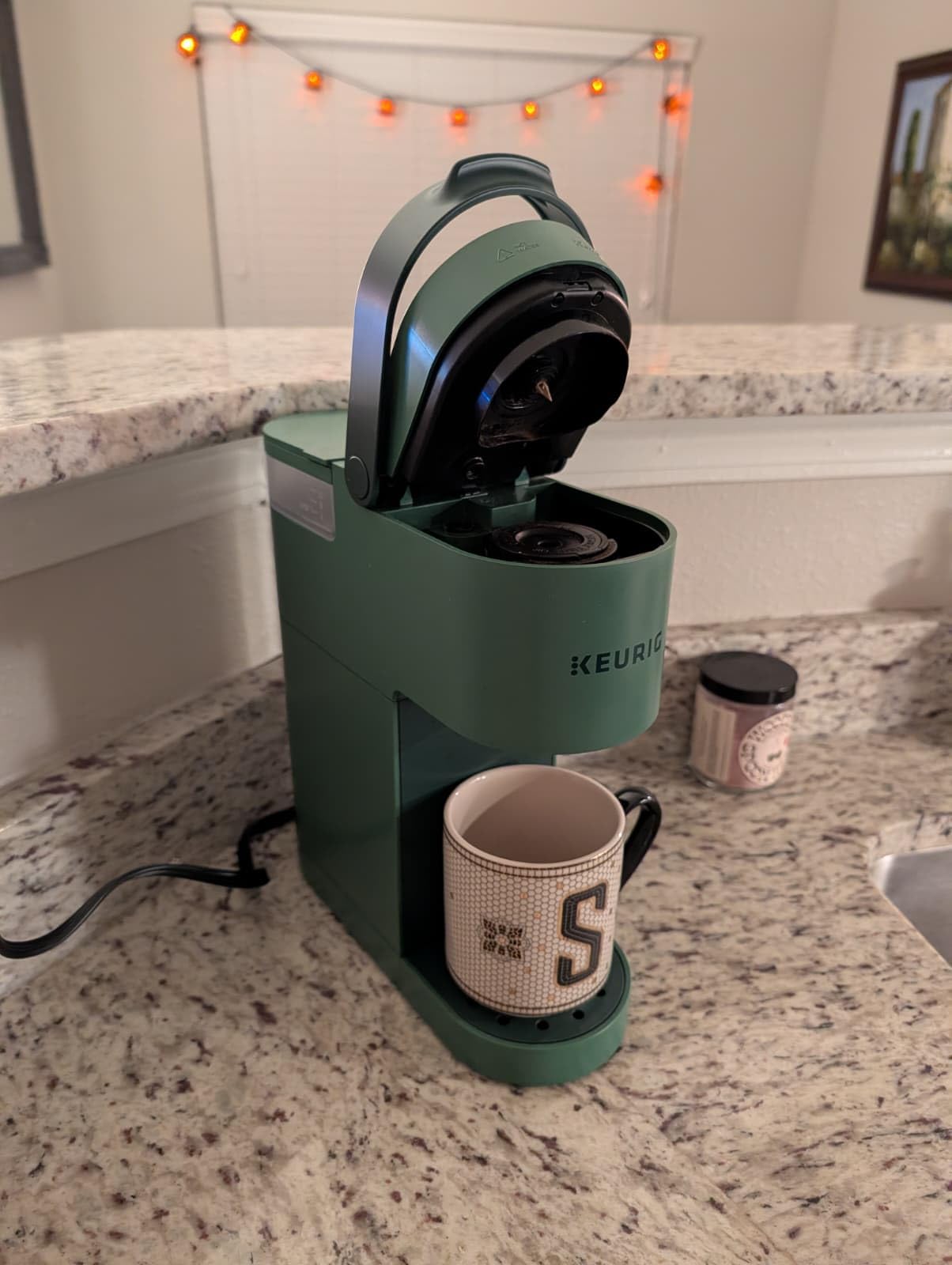 Keurig K-Mini Single Serve K-Cup Pod Coffee Maker, 6 to 12oz Brew size, with Cord Storage, Perfect for Small Spaces, Black - Customer Photo 1
