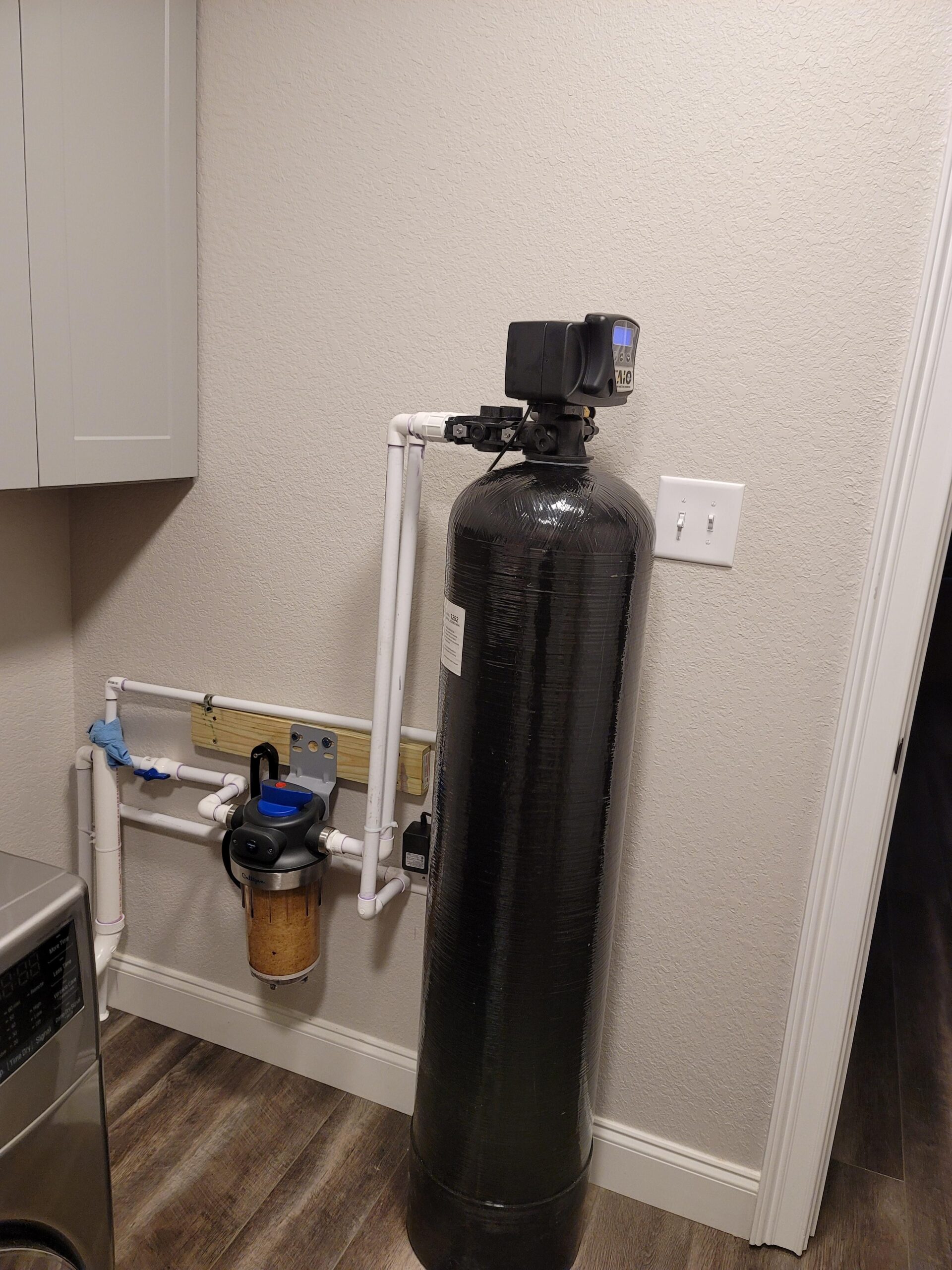 Fleck 5600 SXT Air Injection Iron Eater Filter. Removes Iron, Manganese, H2S. Black Series. 1.5 cubic ft - Customer Photo 4