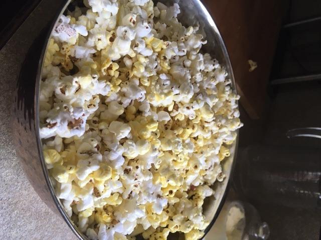 Cook N Home Stovetop Popcorn Popper with Crank, 6-Quart Aluminum Popcorn Pot, Silver - Customer Photo 2