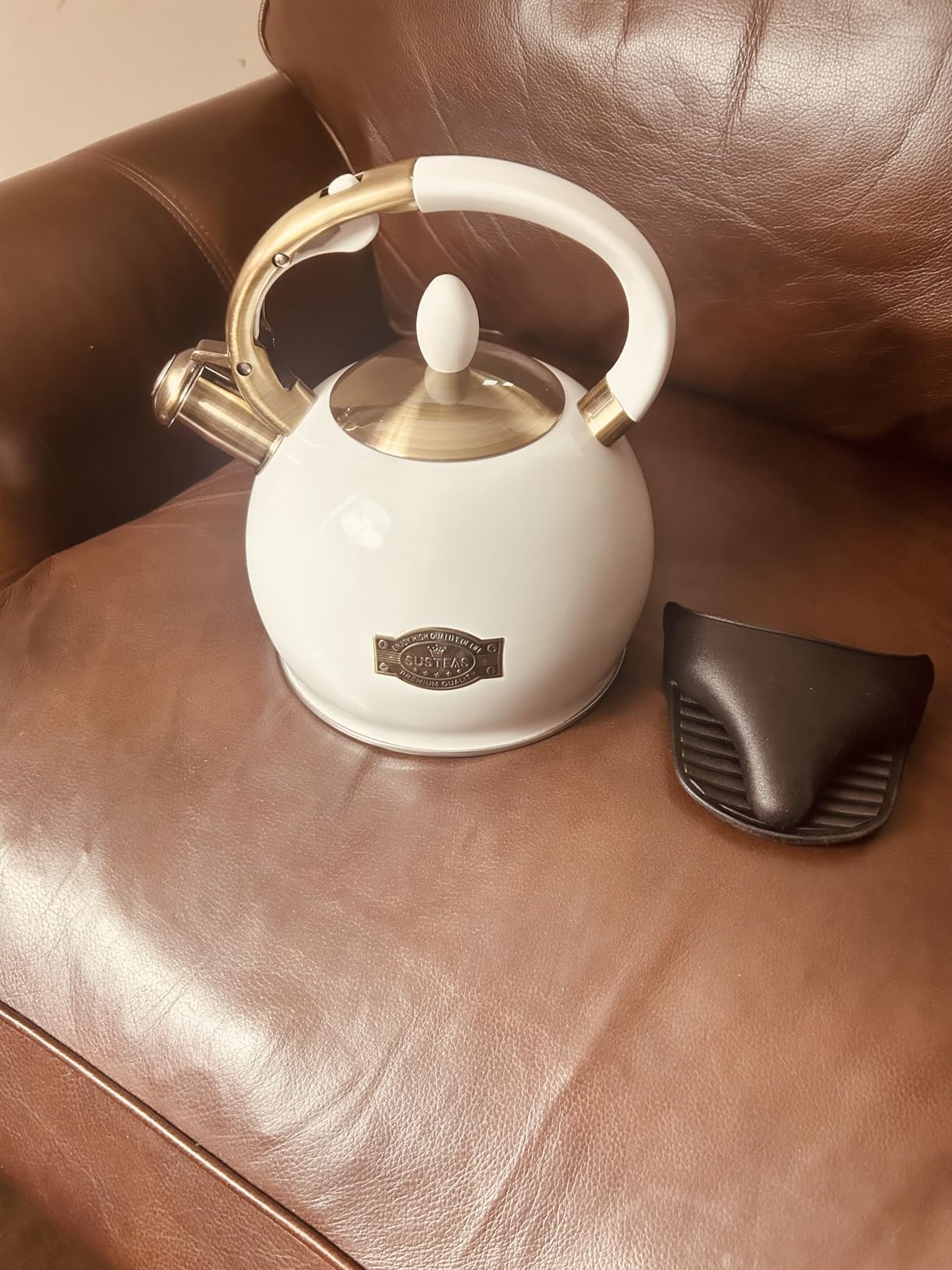 SUSTEAS Stove Top Whistling Tea Kettle - Food Grade Stainless Steel Teakettle Teapot with Cool Touch Ergonomic Handle, With 1 Silicone Pinch Mitt Included, 2.64 Quart(BLACK) - Customer Photo 2
