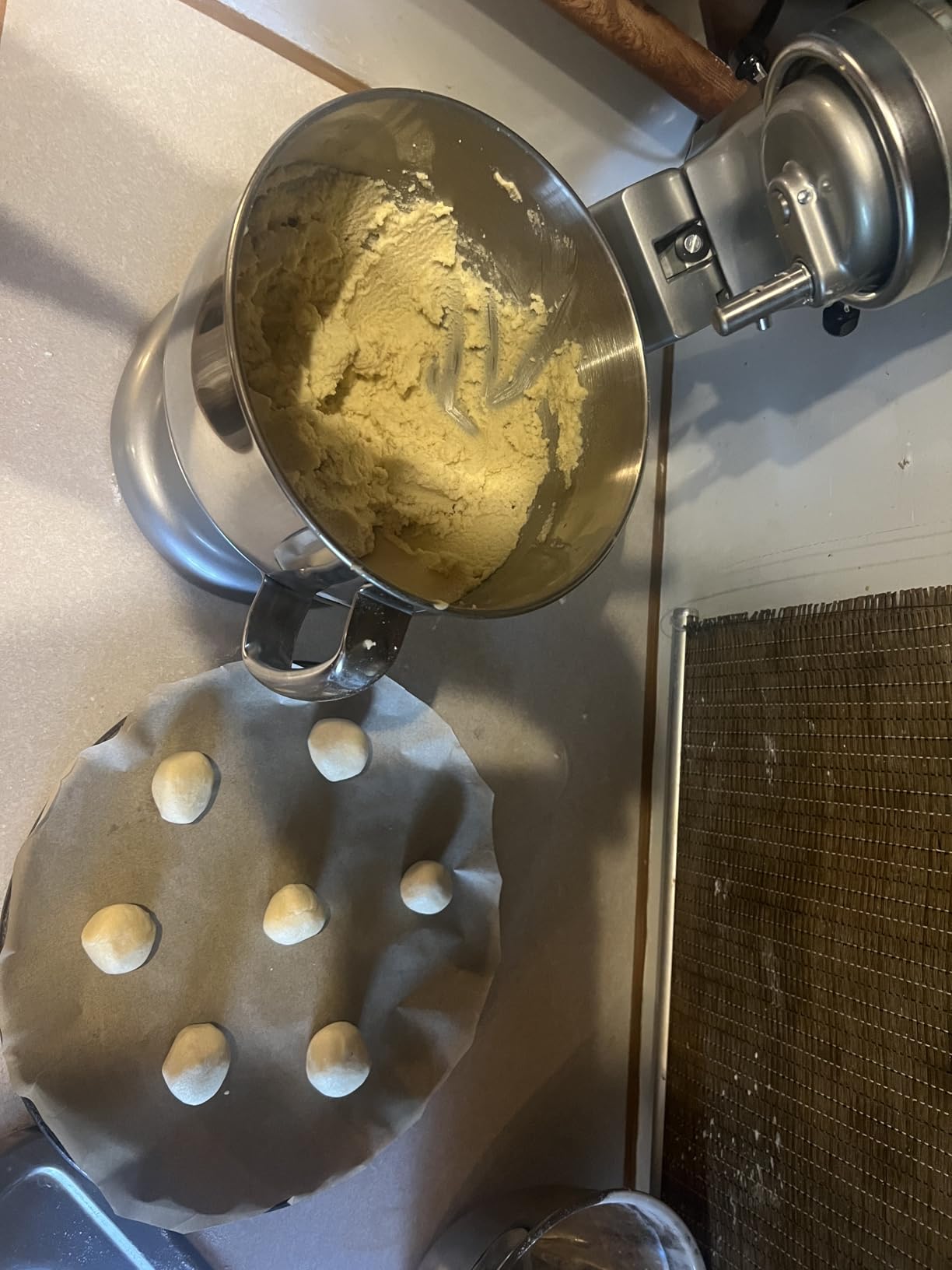 Value Bundle Artisan Series 5 Quart Tilt-Head Stand Mixer with Included Flex Edge Beater, KSM150FECU, Contour Silver - Customer Photo 3