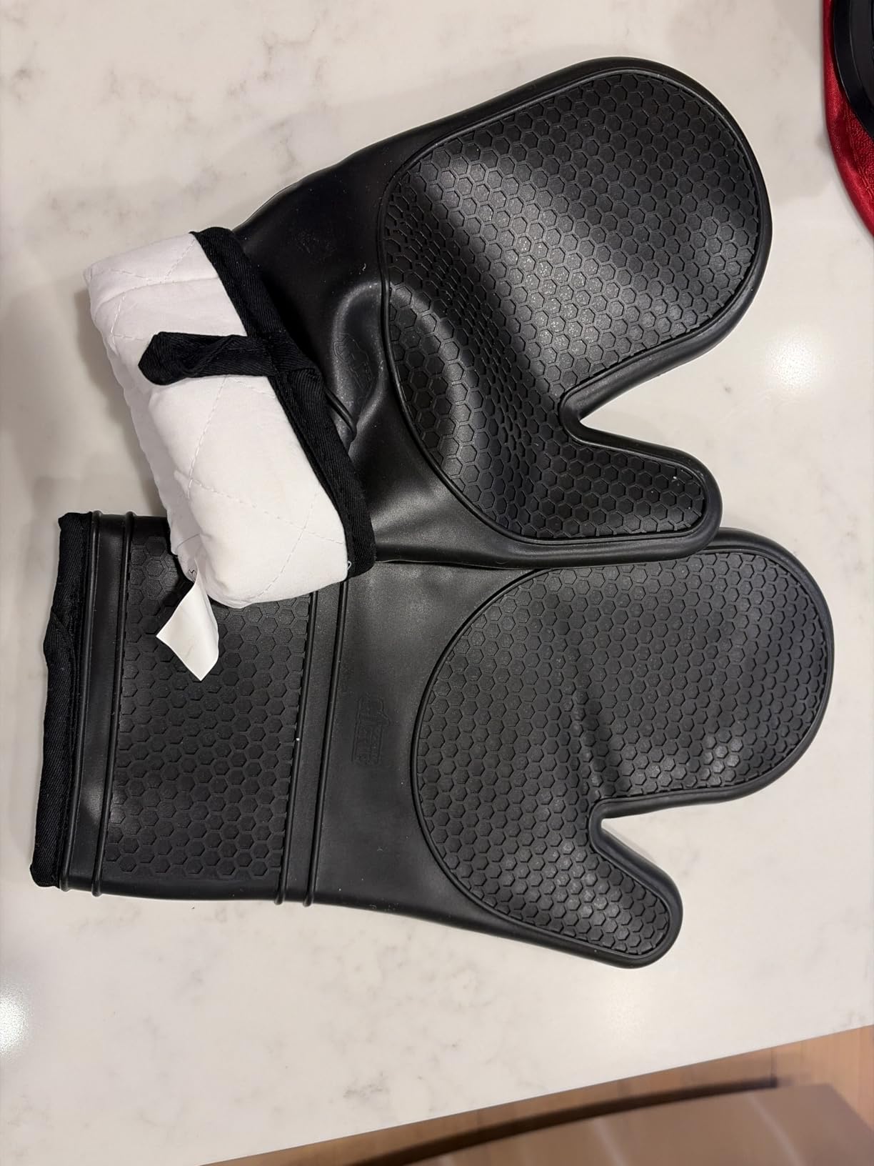 GORILLA GRIP BPA-Free Soft Silicone Oven Mitts, 550F Heat Resistant Waterproof Cooking Safety Gloves, Thick Cotton Lining, Flexible Gripping for BBQ Grilling, Kitchen Potholders Set, 12.5x8.3, Black customer photo 1