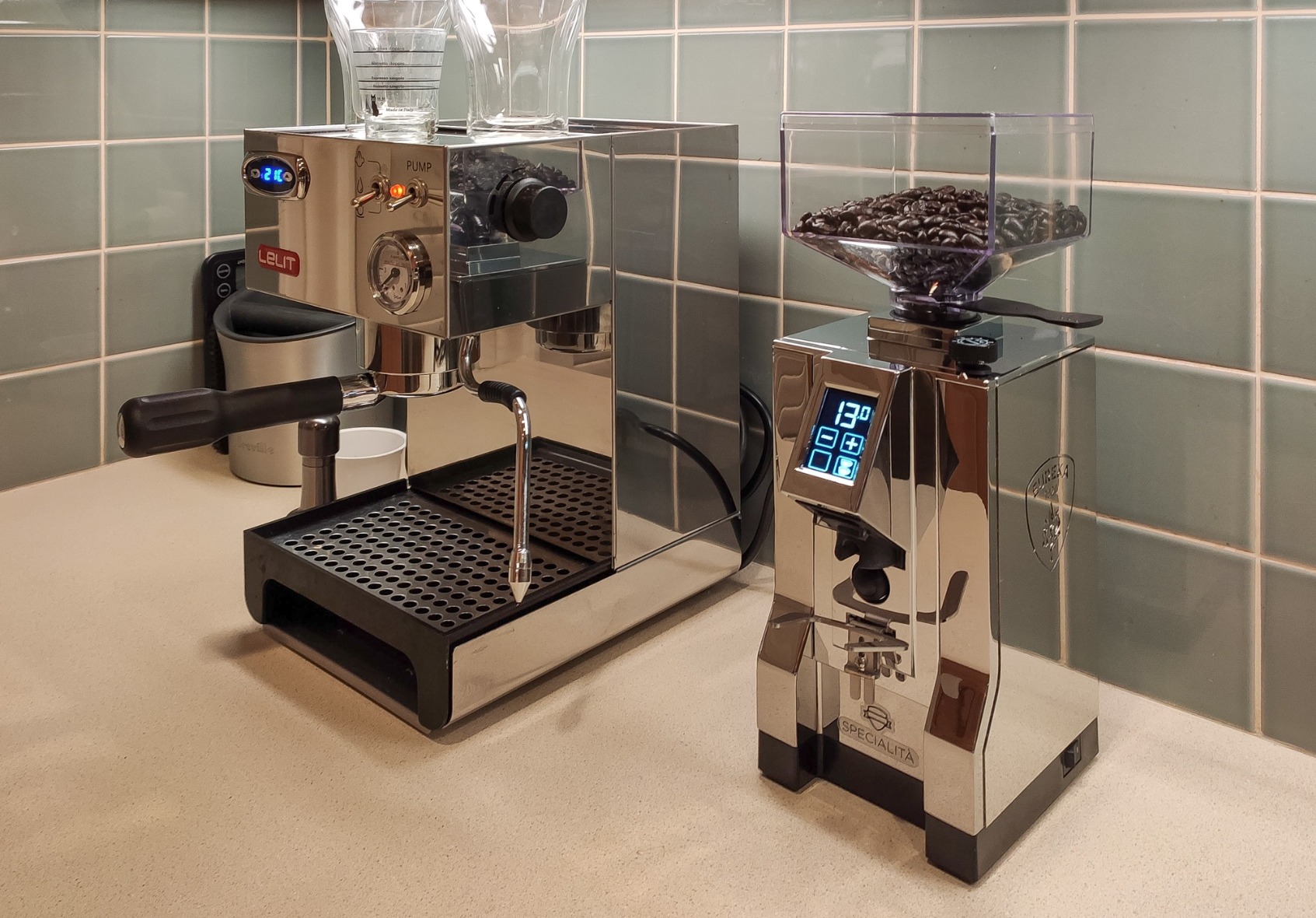 Eureka Mignon Specialita Espresso Grinder | Sound-Insulated | Stepless 55mm Burrs | Touchscreen | Chrome - Customer Photo 1