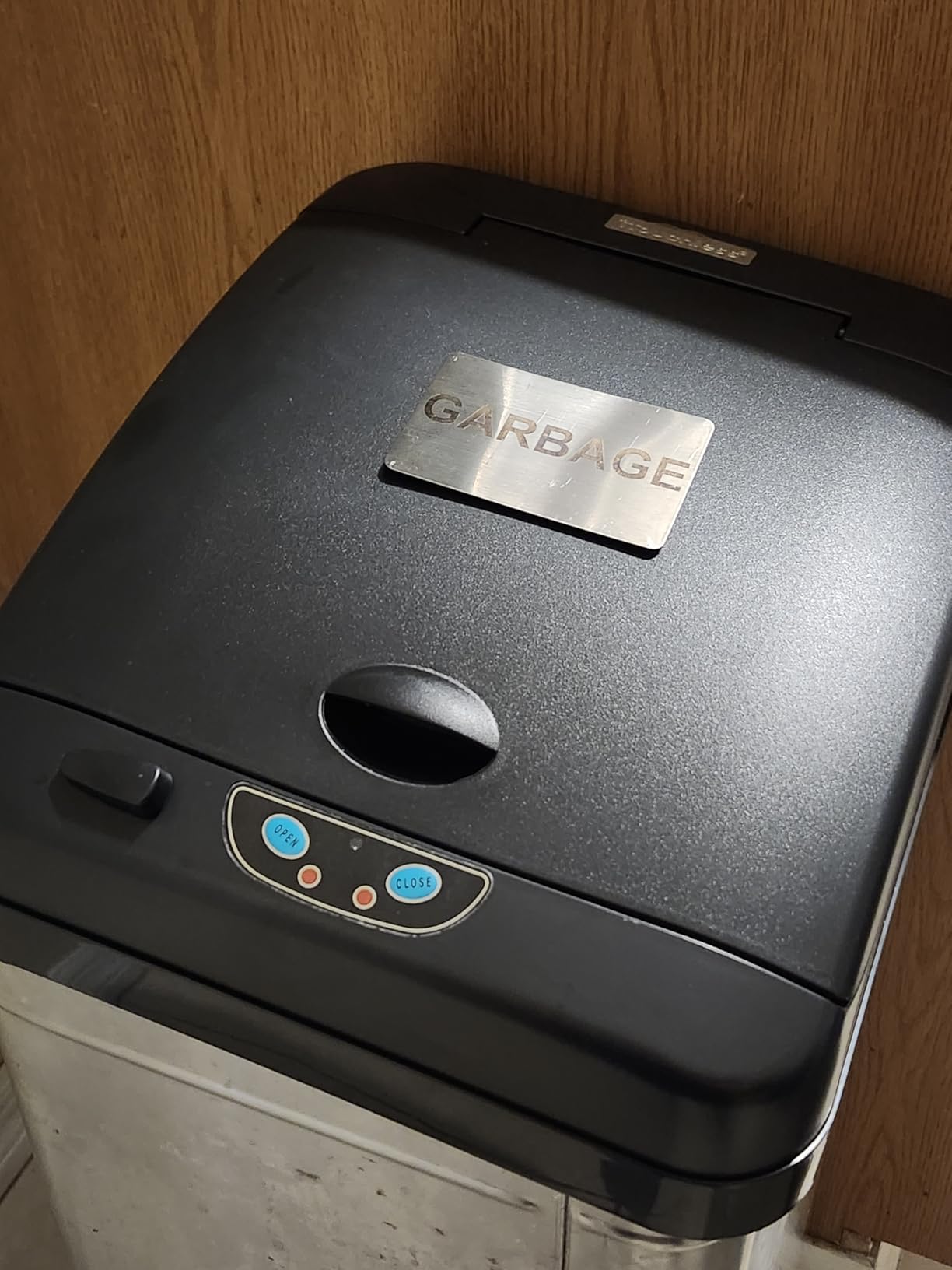 iTouchless 8 Gallon Dog-Proof Sensor Kitchen Trash Can with Lid and Odor Filter, Stainless Steel 30 Liter Automatic Recycling Bin Prevents Pets Getting in Trashcan Bedroom Home Office Bathroom - Customer Photo 1