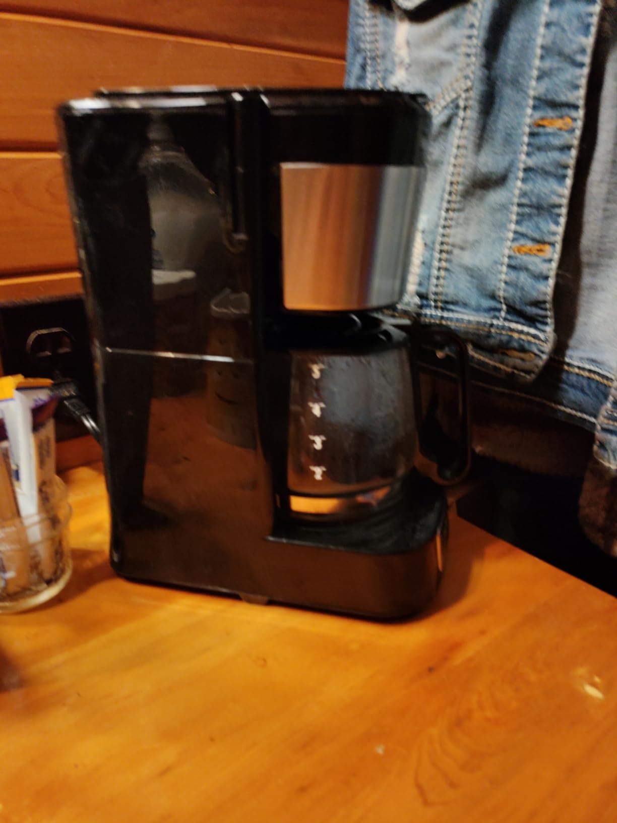 Hamilton Beach 5 Cup Drip Coffee Maker with Easy FrontFill Basket, Compact Design, Programmable Clock, Glass Carafe, Auto Pause and Pour, Black & Stainless Steel (46111) - Customer Photo 4