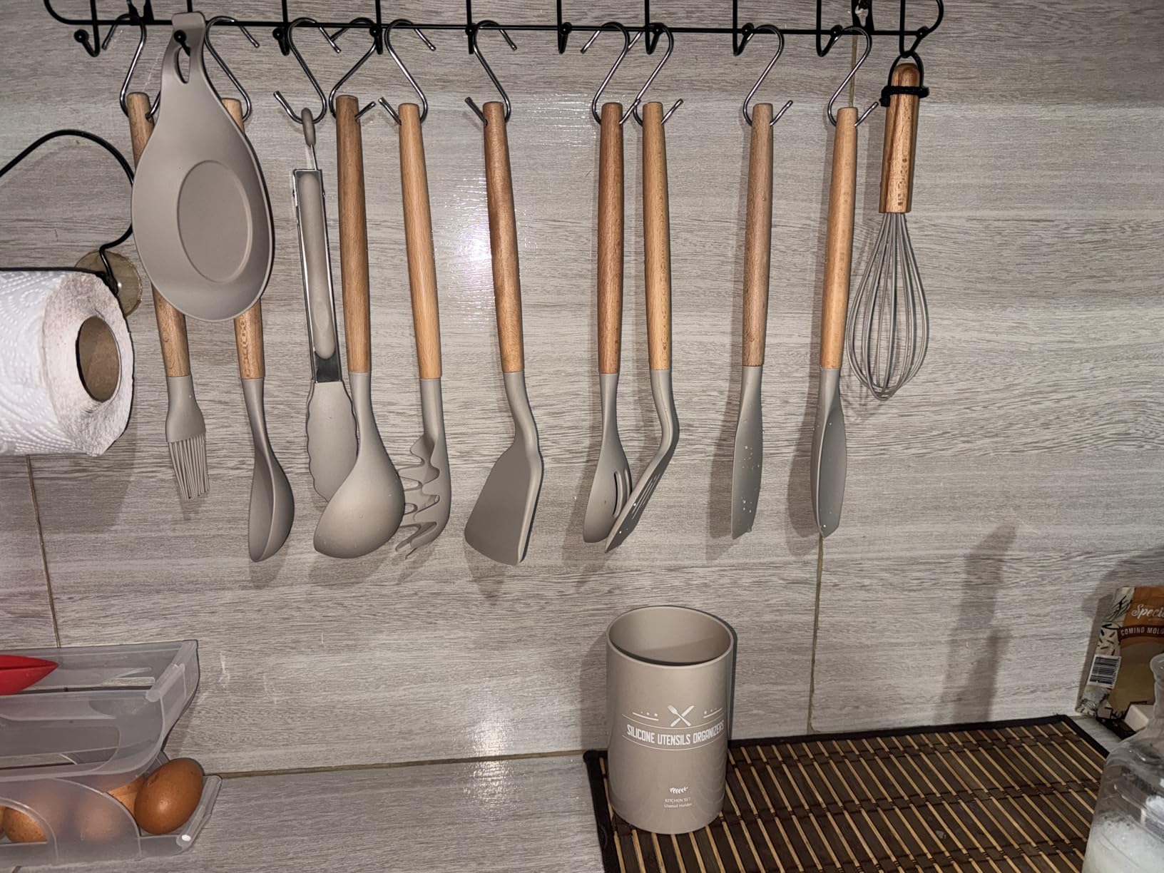 Umite Chef Kitchen Cooking Utensils Set, 33 pcs Non-Stick Silicone Cooking Kitchen Utensils Spatula Set with Holder, Wooden Handle Silicone Kitchen Gadgets Utensil Set (Khaki) customer photo 1