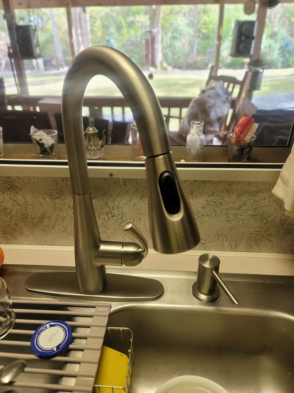 Moen Essie Spot Resist Stainless One-Handle High Arc Pre-Rinse Spring Pulldown Kitchen Faucet with Power Clean and Soap Dispenser, 87814SRS - Customer Photo 2