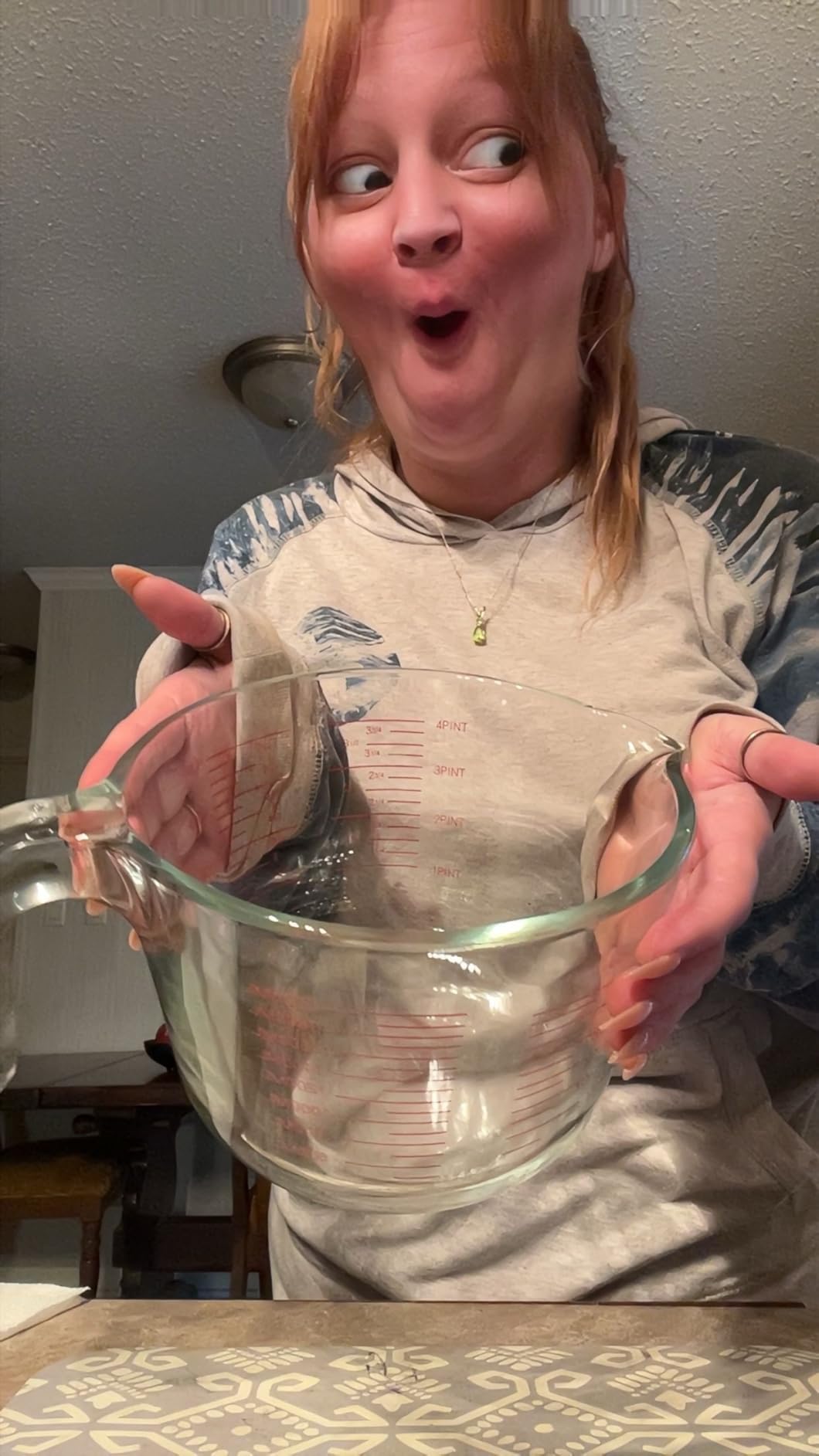 Amazon Basics Glass Measuring Cup, Precise 8 Cup Capacity, Clear Kitchen Measuring Tool, 2 L - Customer Photo 1