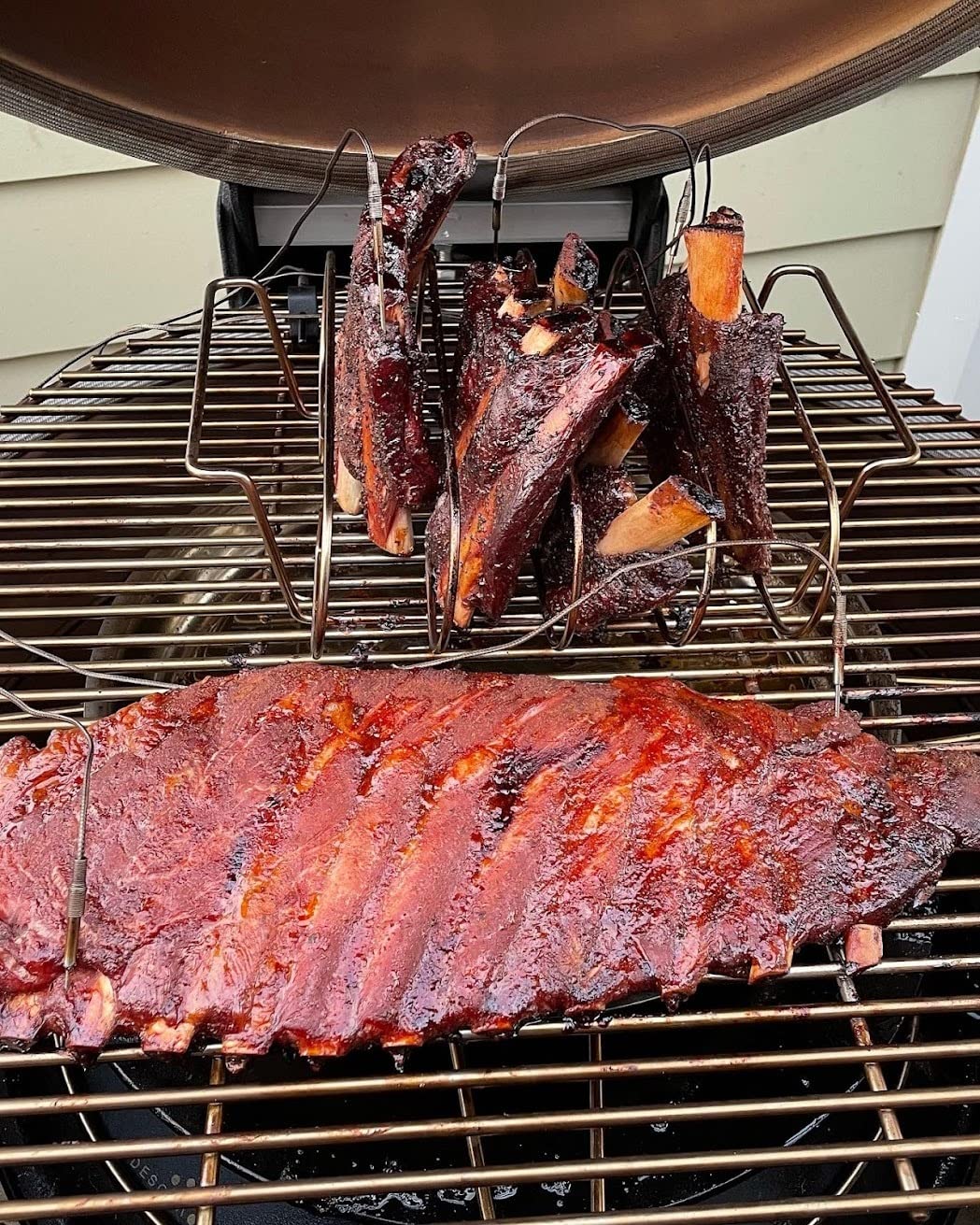 Kamado Joe Big Joe Series III 24-inch Ceramic Charcoal Grill and Smoker with Premium Cart, SloRoller Insert and 450 Cooking Square Inches in Red, Model KJ15041021 - Customer Photo 1