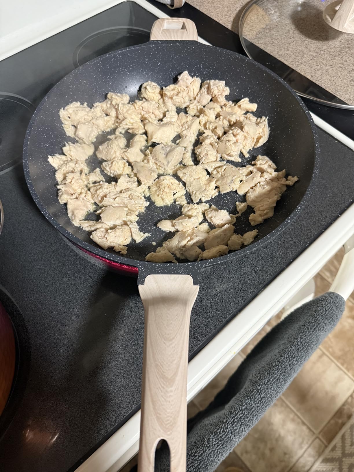 CAROTE Non Stick Frying Pan Skillet, Nonstick Granite Fry Pan with Glass Lid, Egg Pan Omelet Pans, Stone Cookware Chef's Pan, PFOA Free, 10-Inch - Customer Photo 3