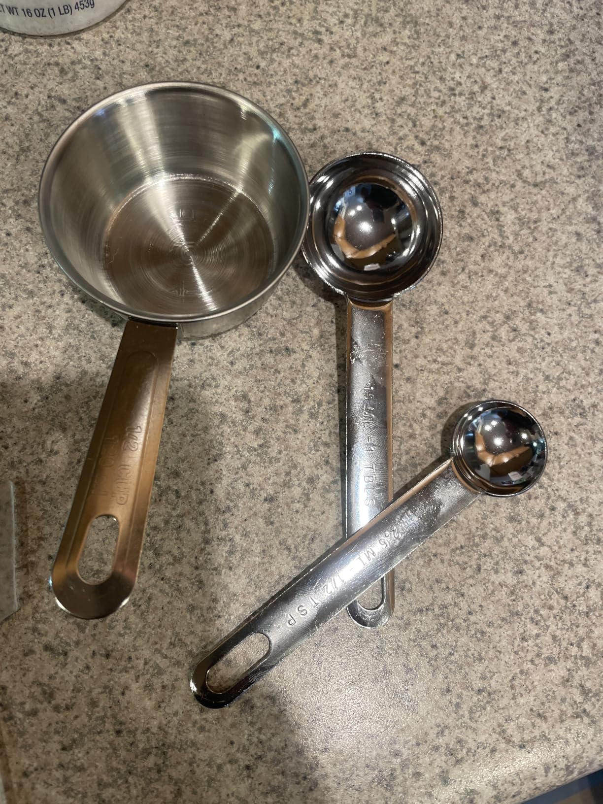 5-Speed Electric Hand Mixer, 4 Large Mixing Bowls Set, Handheld Mixers with Whisks Beater, Stainless Steel Metal Nesting Bowl Measuring Cups Spoons Kitchen Cake Blender for Baking Supplies - Customer Photo 1