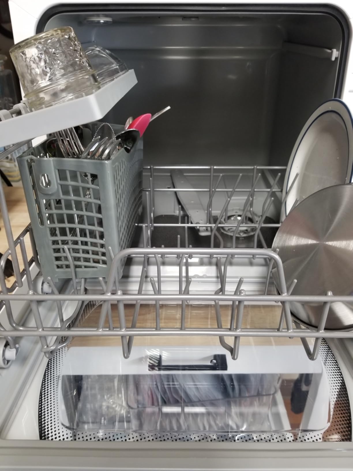 AIRMSEN Portable Countertop Dishwashers, 5 Washing Programs Mini Dishwashers with 5 L Built-in Water Tank and Double-layered Glass Door, No Hookup Needed for Home, Apartments & RVs - Customer Photo 3