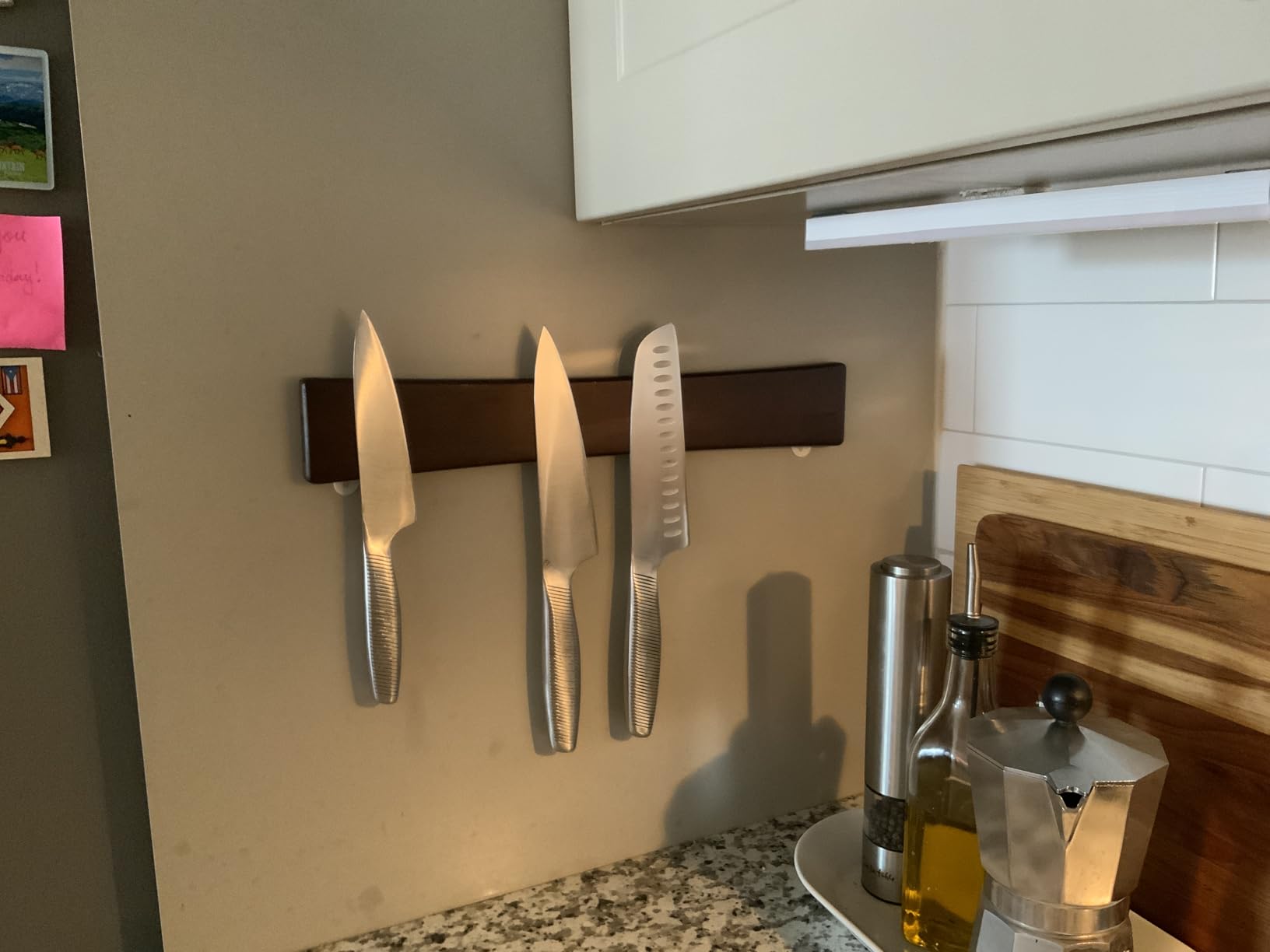 HOSHANHO Magnetic Knife Strips, Magnetic Knife Holder for Wall 16 Inch, Acacia Wood Knife Magnetic Strip Use as Knife Bar, Knife Holder for Kitchen Utensil Organizer customer photo 1