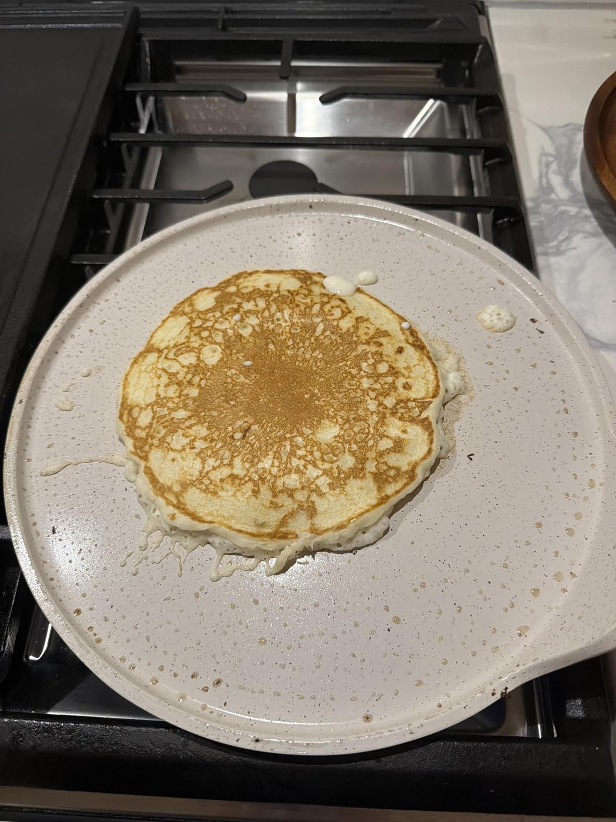 ESLITE LIFE 9.5 Inch Crepe Pan with Spreader, Nonstick Granite Coating Dosa Pan, Roti Tawa Comal Para Tortillas Pancake Griddle Pan, Induction Compatible, PTFE & PFOA Free, Black customer photo 2