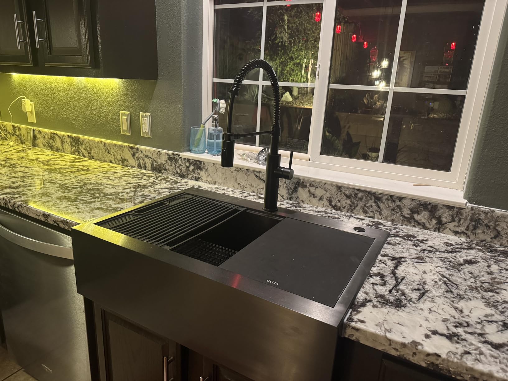 DELTA FAUCET Rivet 36-inch Workstation Farmhouse Apron Front Kitchen Sink Undermount 16 Gauge Stainless Steel Single Bowl with WorkFlow Ledge and Kit of 5 Accessories, 95C9031-36S-SS - Customer Photo 4