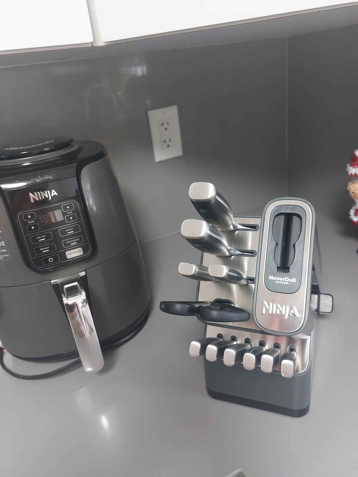 Ninja Knife Set, Knife Sharpener, Knife Block Set, Stainless Steel Knives, 14 Piece Set, Steak Knives, Chef Knives and More, Foodi NeverDull, Black, K32014 - Customer Photo 3